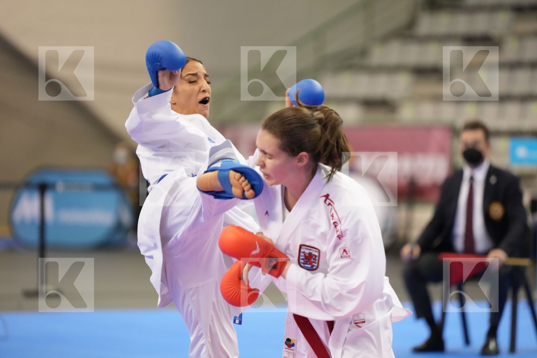 Kumite bronze bout featuring BRUNORI VERONICA & WARLING JENNIFER