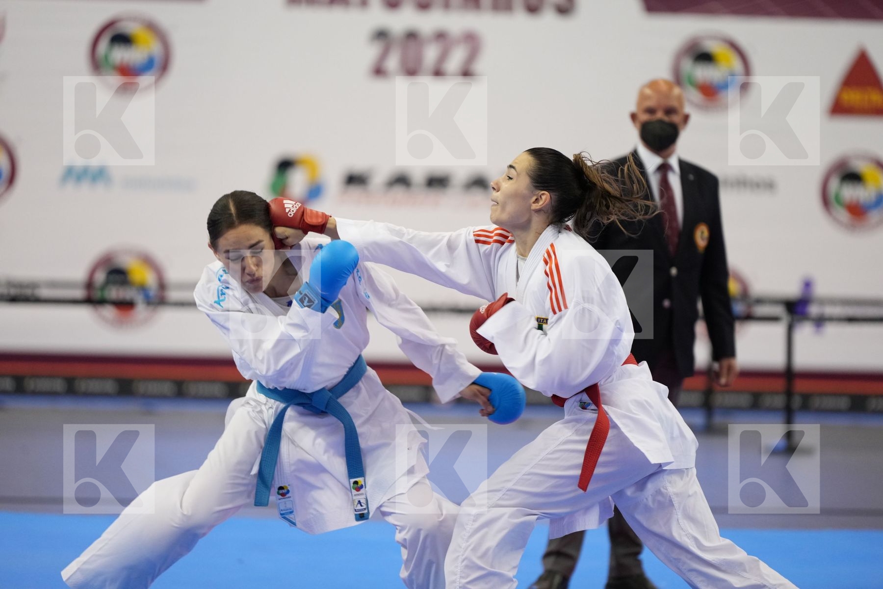 Kumite bronze bout featuring Alessandra Mangiacapra & Diana Shostak