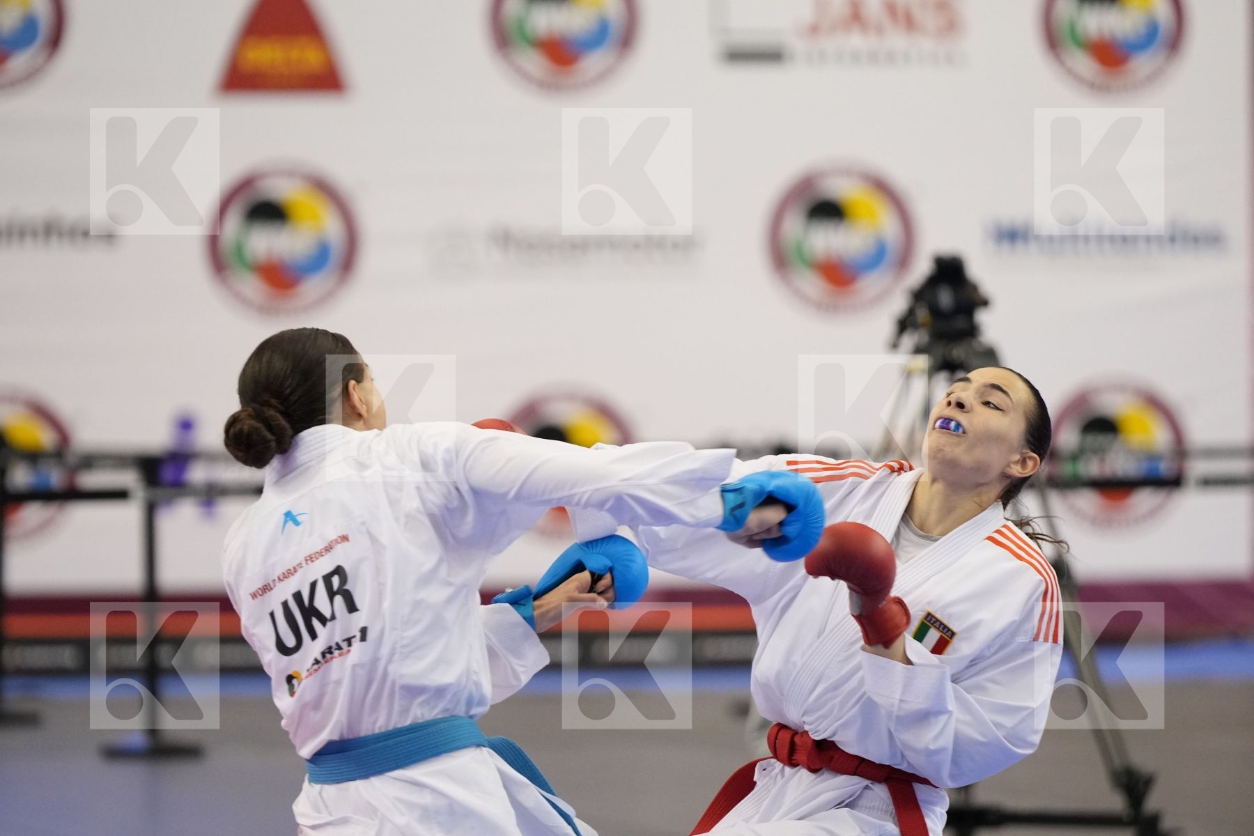 Kumite bronze bout featuring Alessandra Mangiacapra & Diana Shostak