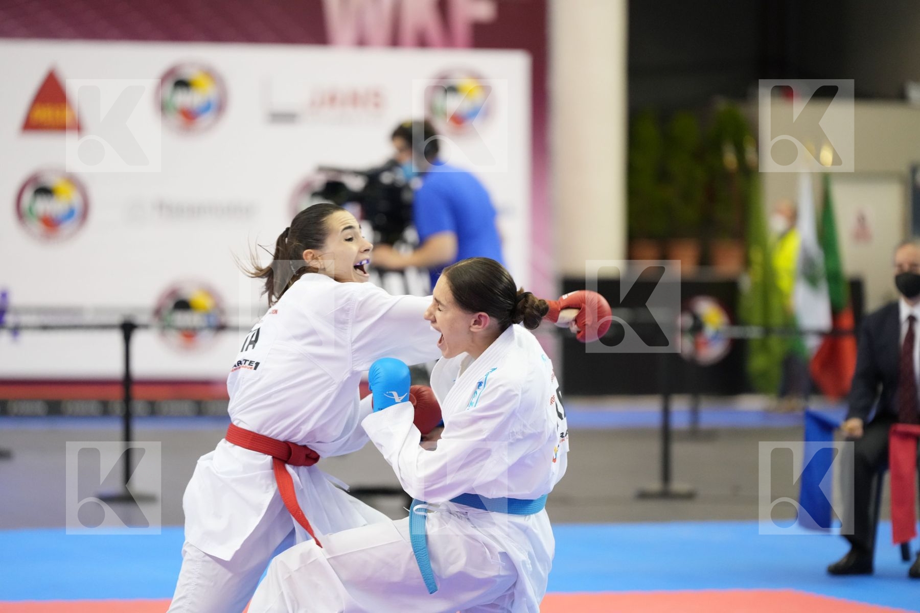 Kumite bronze bout featuring Alessandra Mangiacapra & Diana Shostak