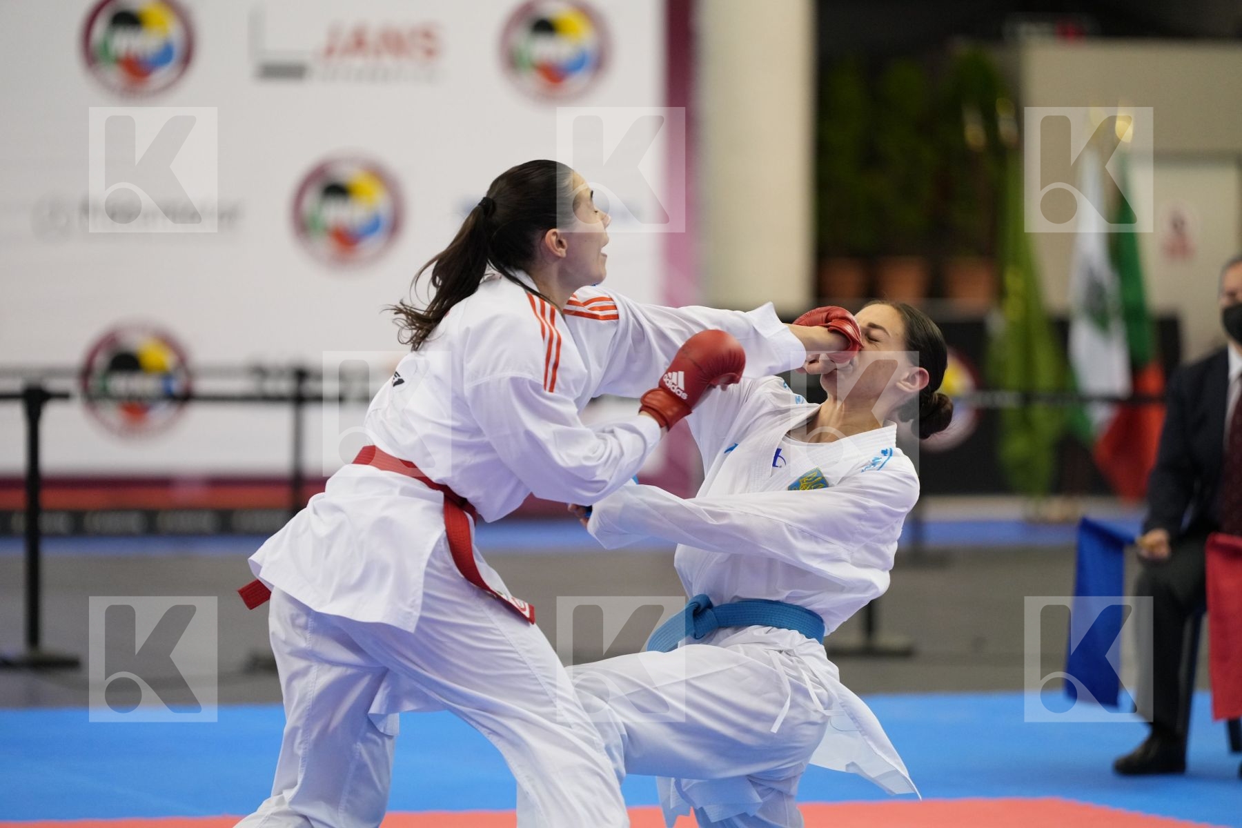 Kumite bronze bout featuring Alessandra Mangiacapra & Diana Shostak