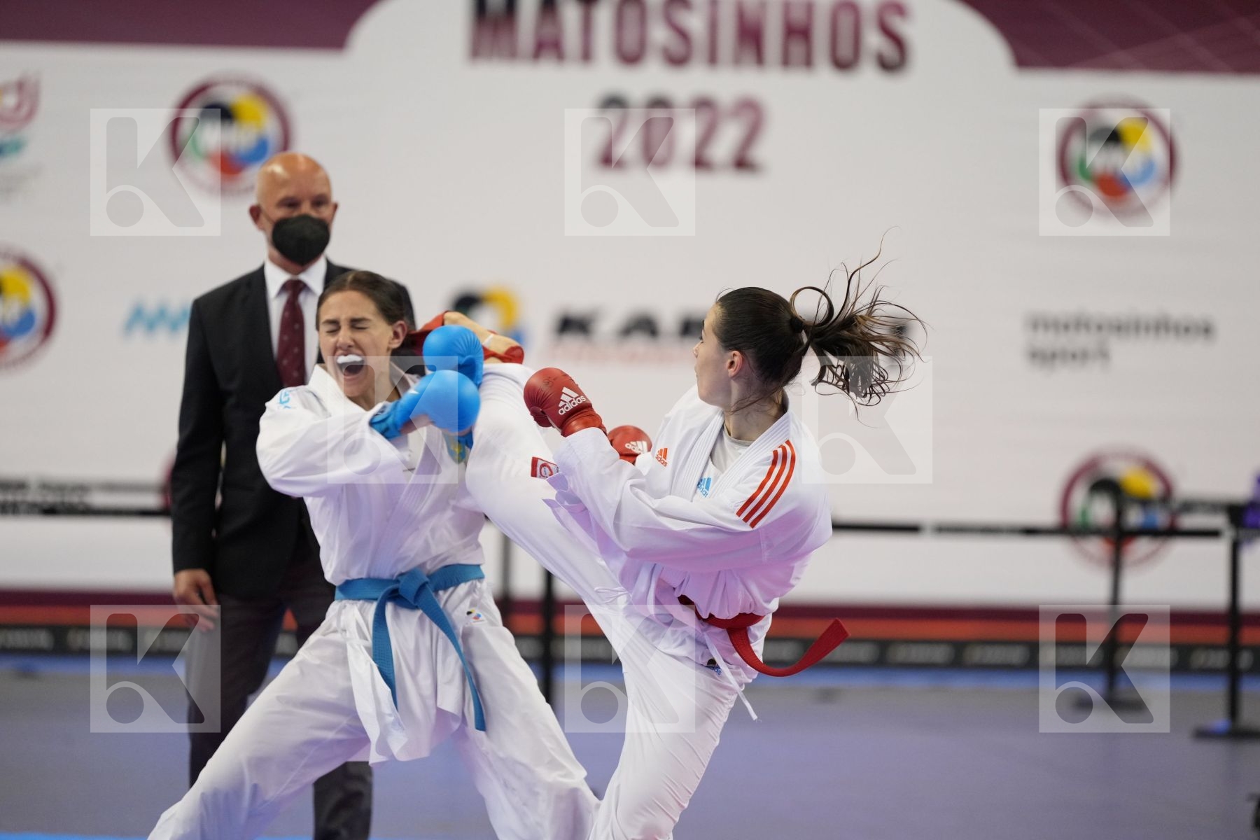 Kumite bronze bout featuring Alessandra Mangiacapra & Diana Shostak