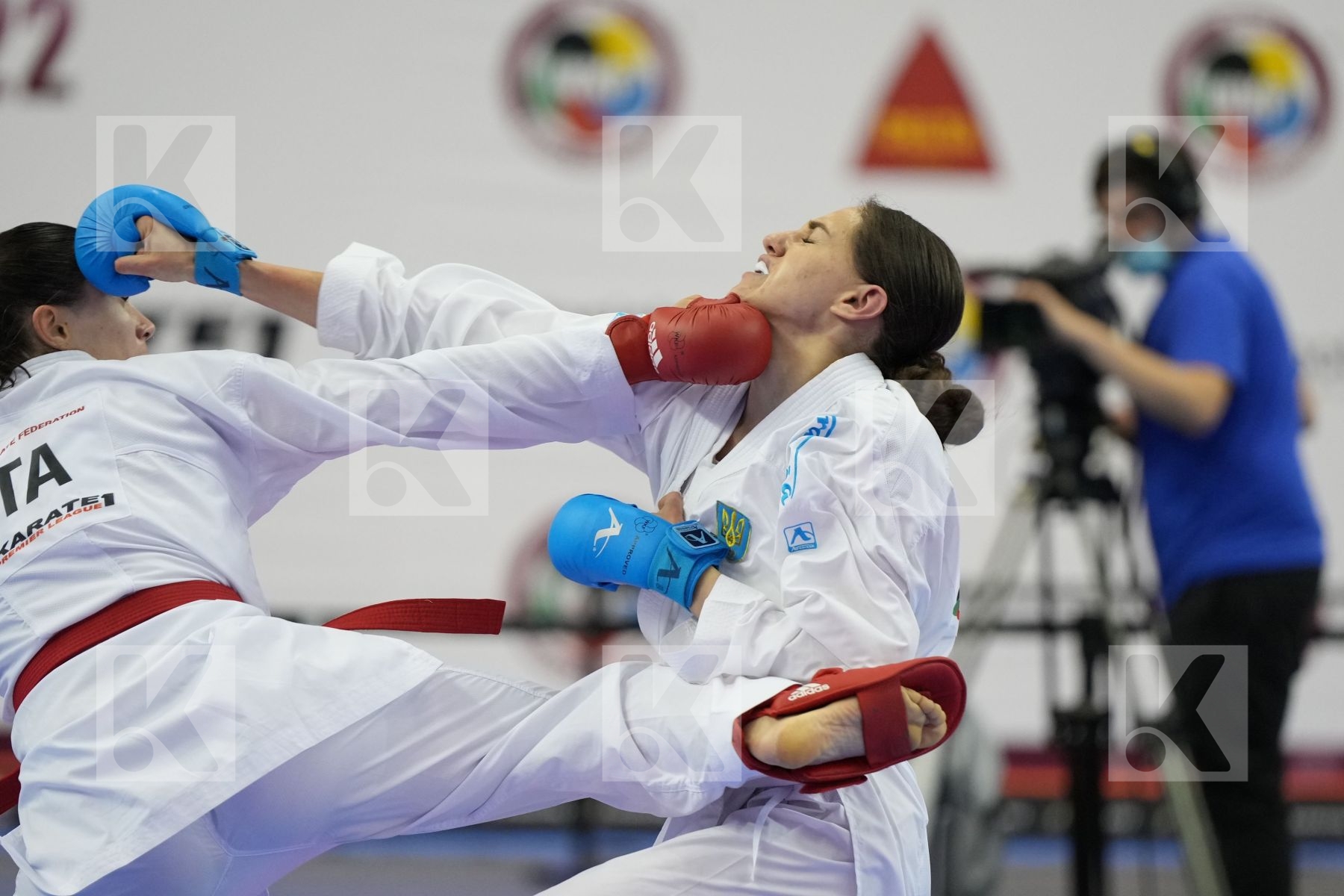 Kumite bronze bout featuring Alessandra Mangiacapra & Diana Shostak
