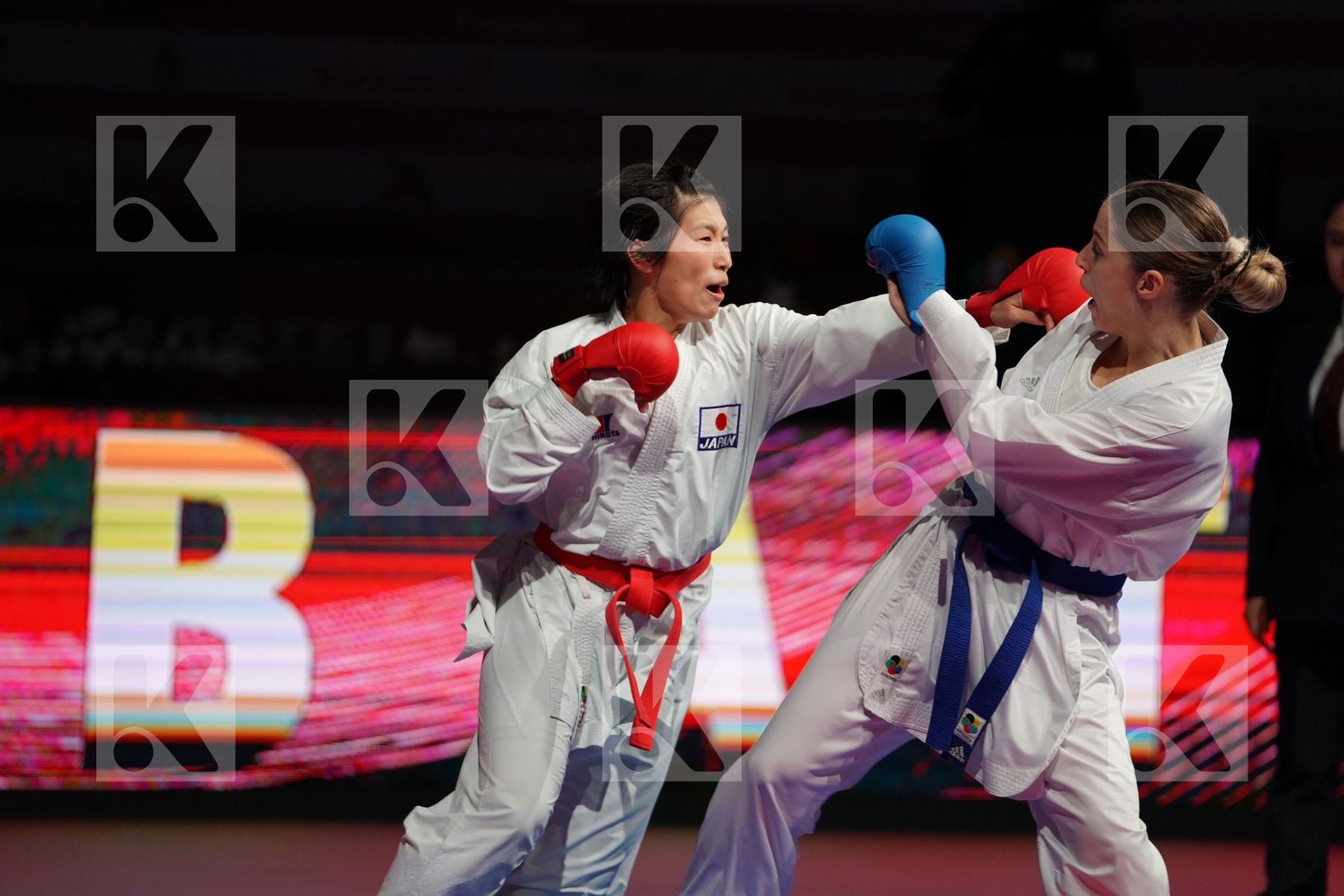 SOMEYA MAYUMI (JAPAN) VS SIVERT LAURA (FRANCE) in Senior Kumite -61 Kg - Bronze bout