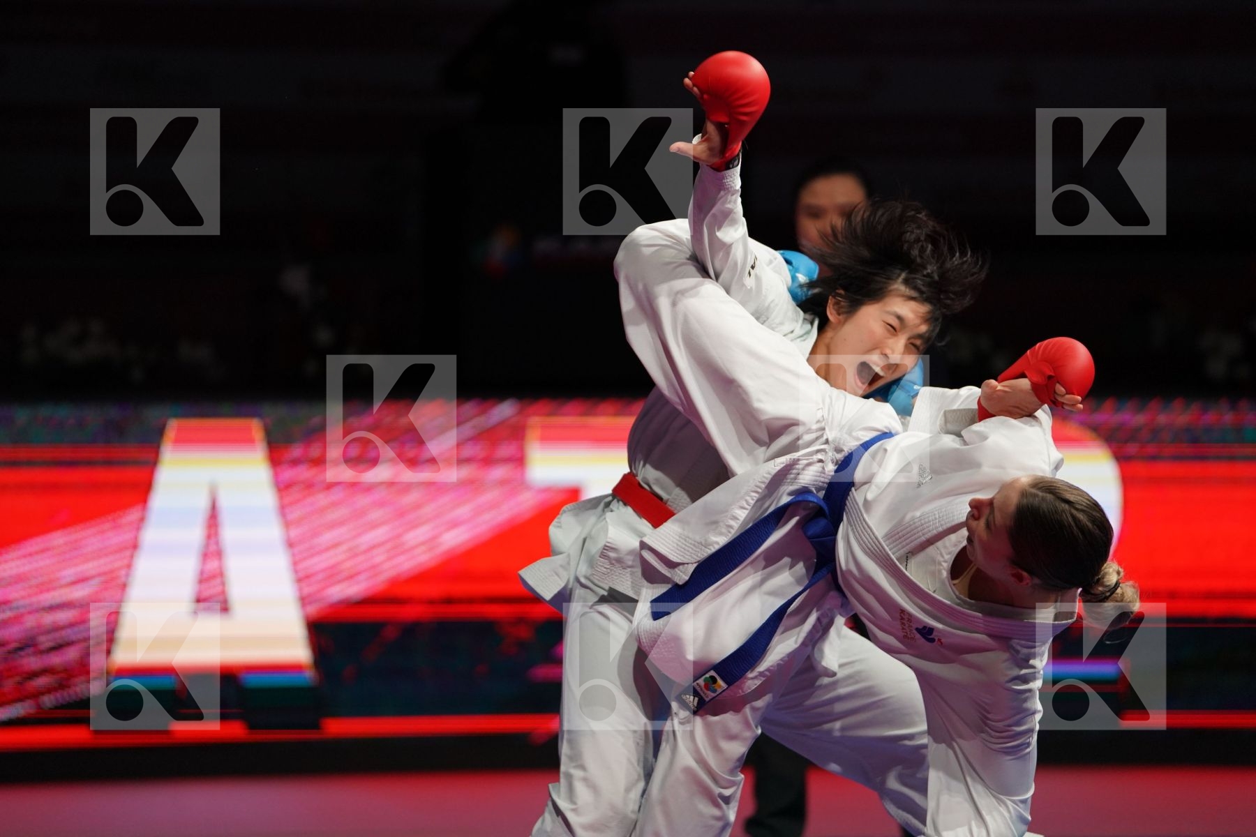 SOMEYA MAYUMI (JAPAN) VS SIVERT LAURA (FRANCE) in Senior Kumite -61 Kg - Bronze bout