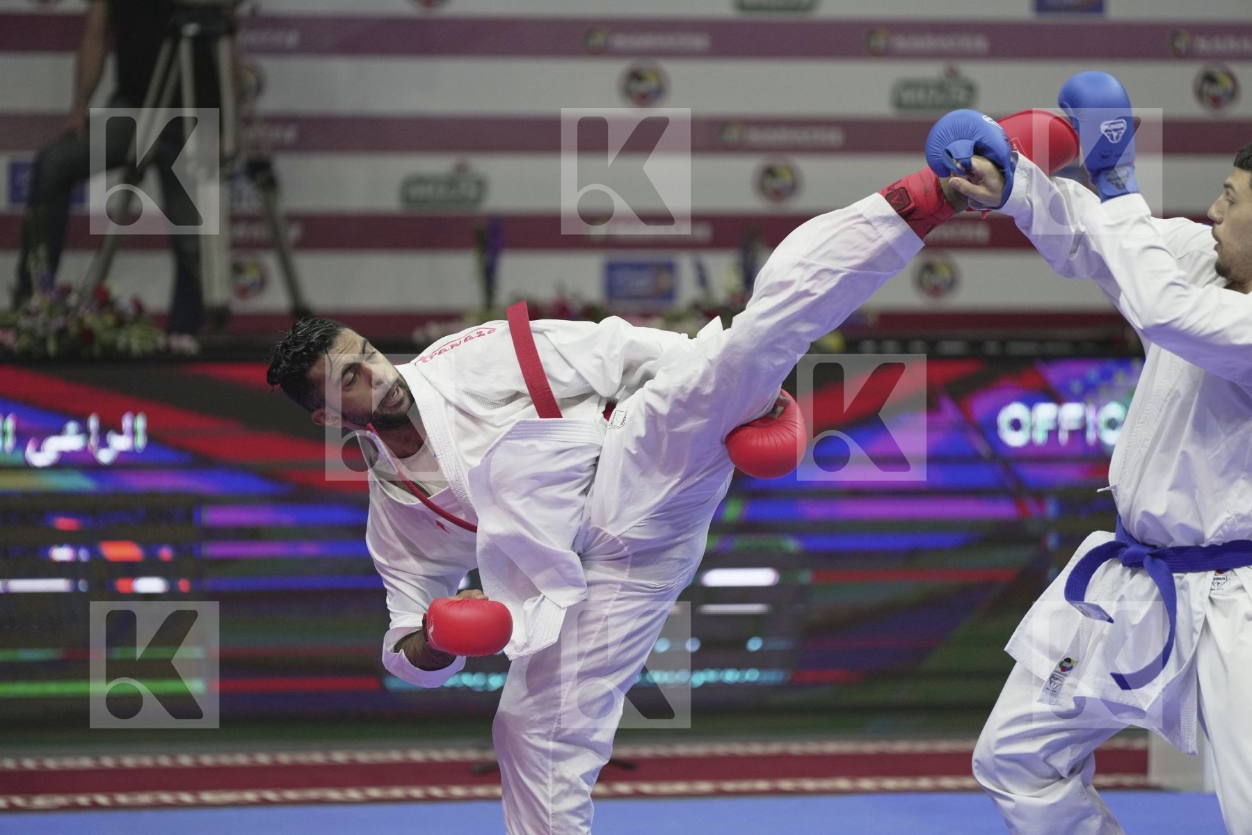 Kumite bronze bout featuring DE VIVO DANIELE & MANSOUR MAHMOUD GABER