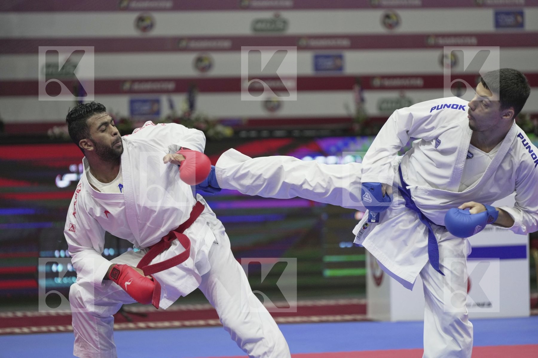 Kumite bronze bout featuring DE VIVO DANIELE & MANSOUR MAHMOUD GABER