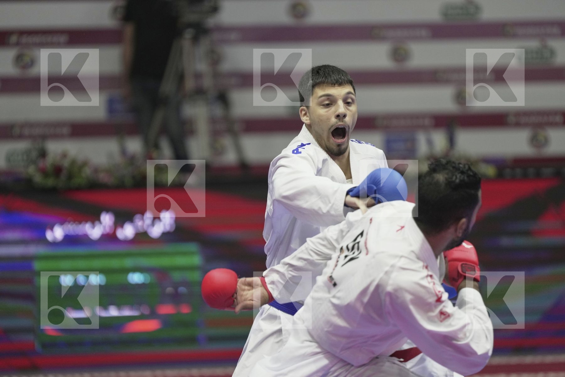 Kumite bronze bout featuring DE VIVO DANIELE & MANSOUR MAHMOUD GABER