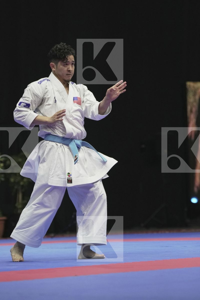 Kata final bout featuring Tozaki Gakuji