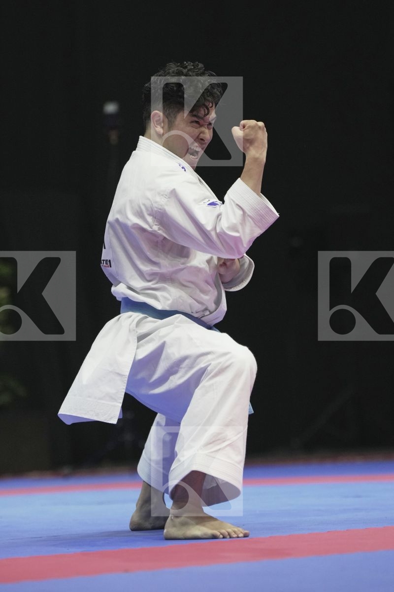 Kata final bout featuring Tozaki Gakuji