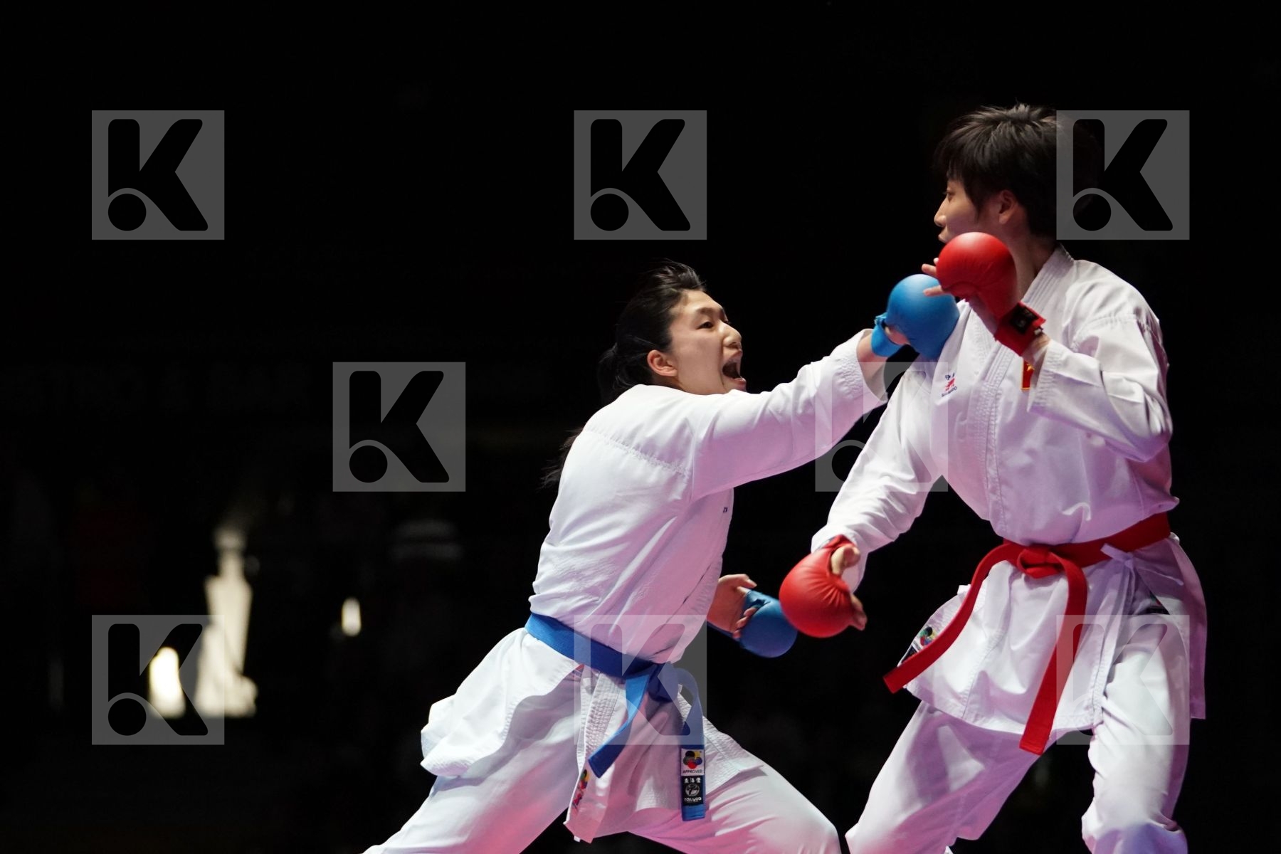 YIN XIAOYAN (CHINA) VS YUKI KUJURO (JAPAN) in Senior Kumite -61 Kg - Gold bout