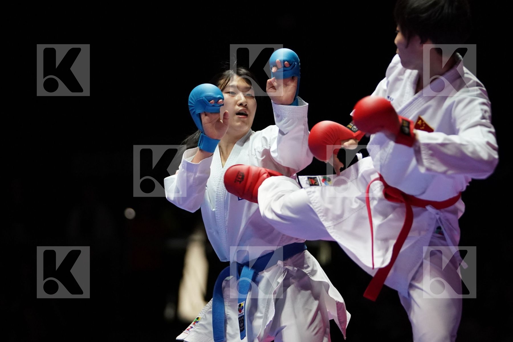YIN XIAOYAN (CHINA) VS YUKI KUJURO (JAPAN) in Senior Kumite -61 Kg - Gold bout