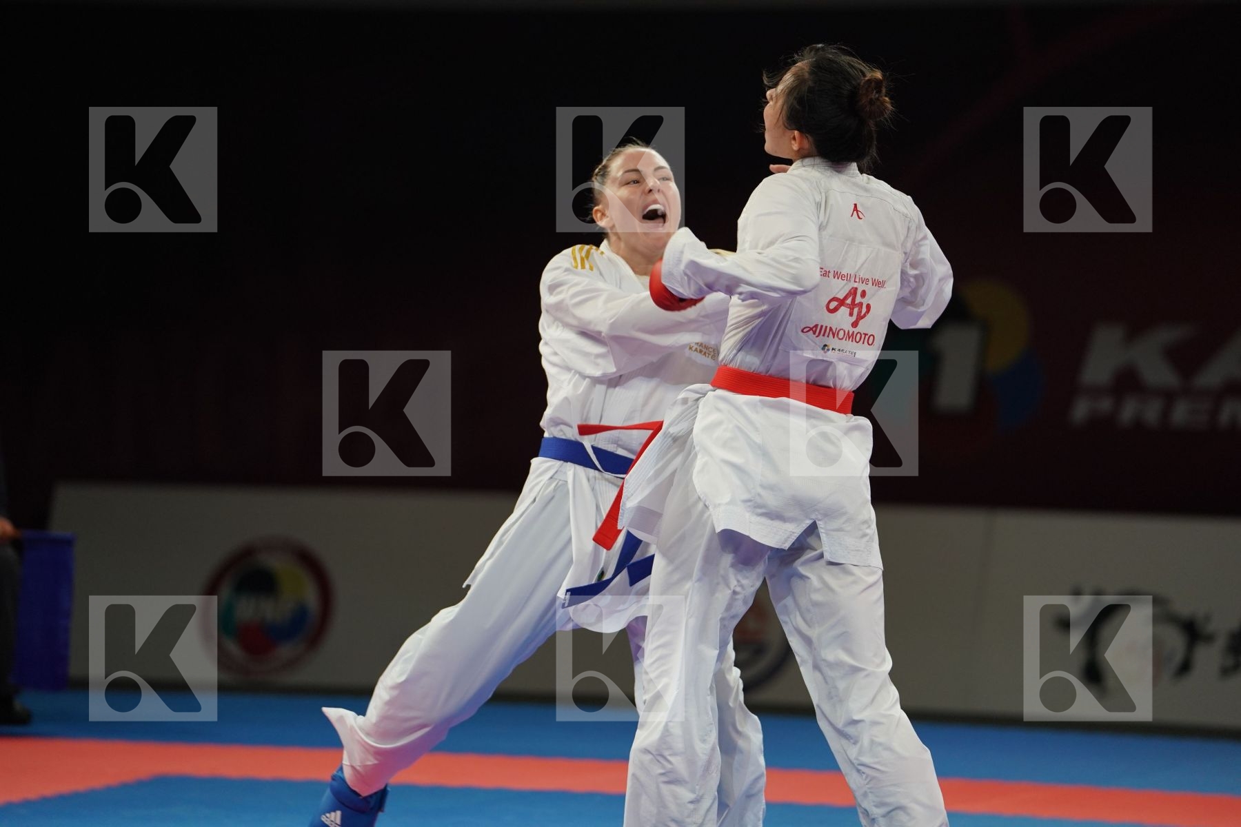 GONG LI (PEOPLES REPUBLIC OF CHINA) vs AGIER ALIZEE (FRANCE) in Senior Kumite -68 Kg - Gold bout