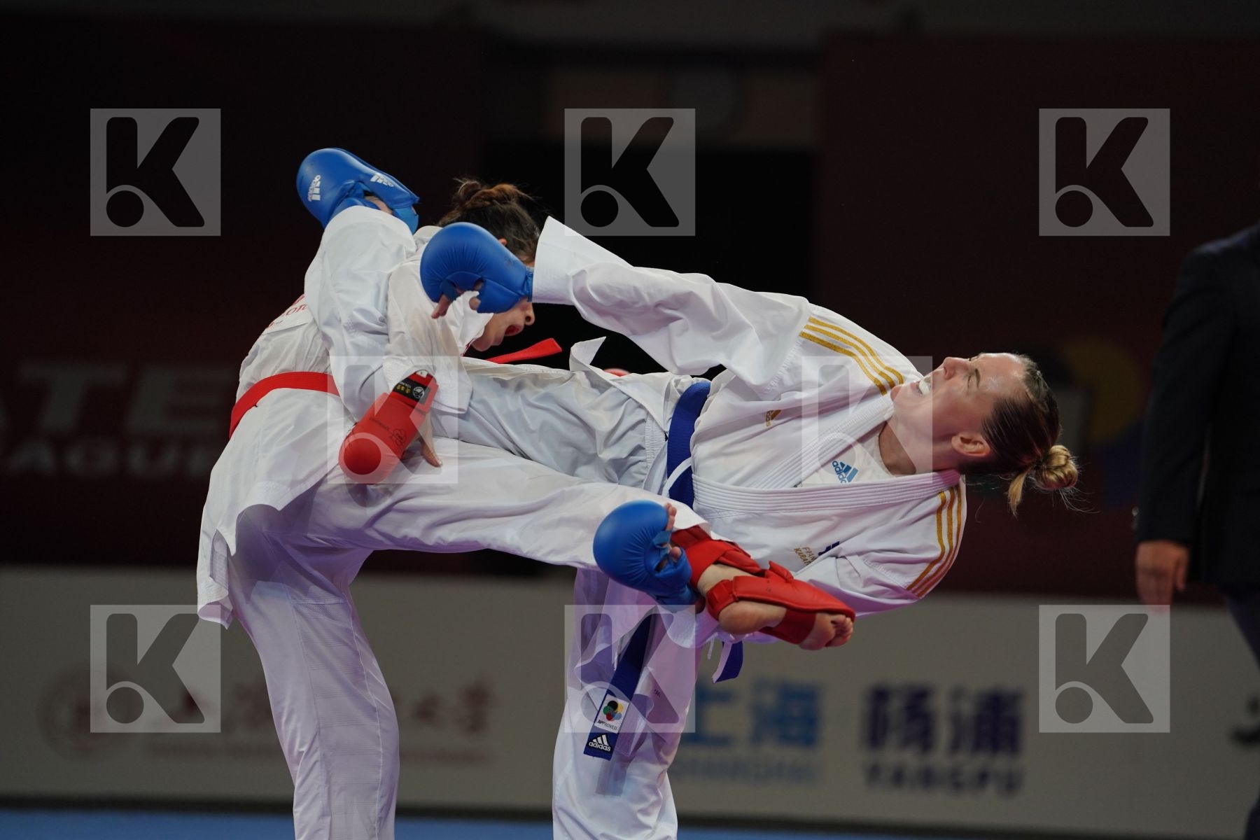 GONG LI (PEOPLES REPUBLIC OF CHINA) vs AGIER ALIZEE (FRANCE) in Senior Kumite -68 Kg - Gold bout