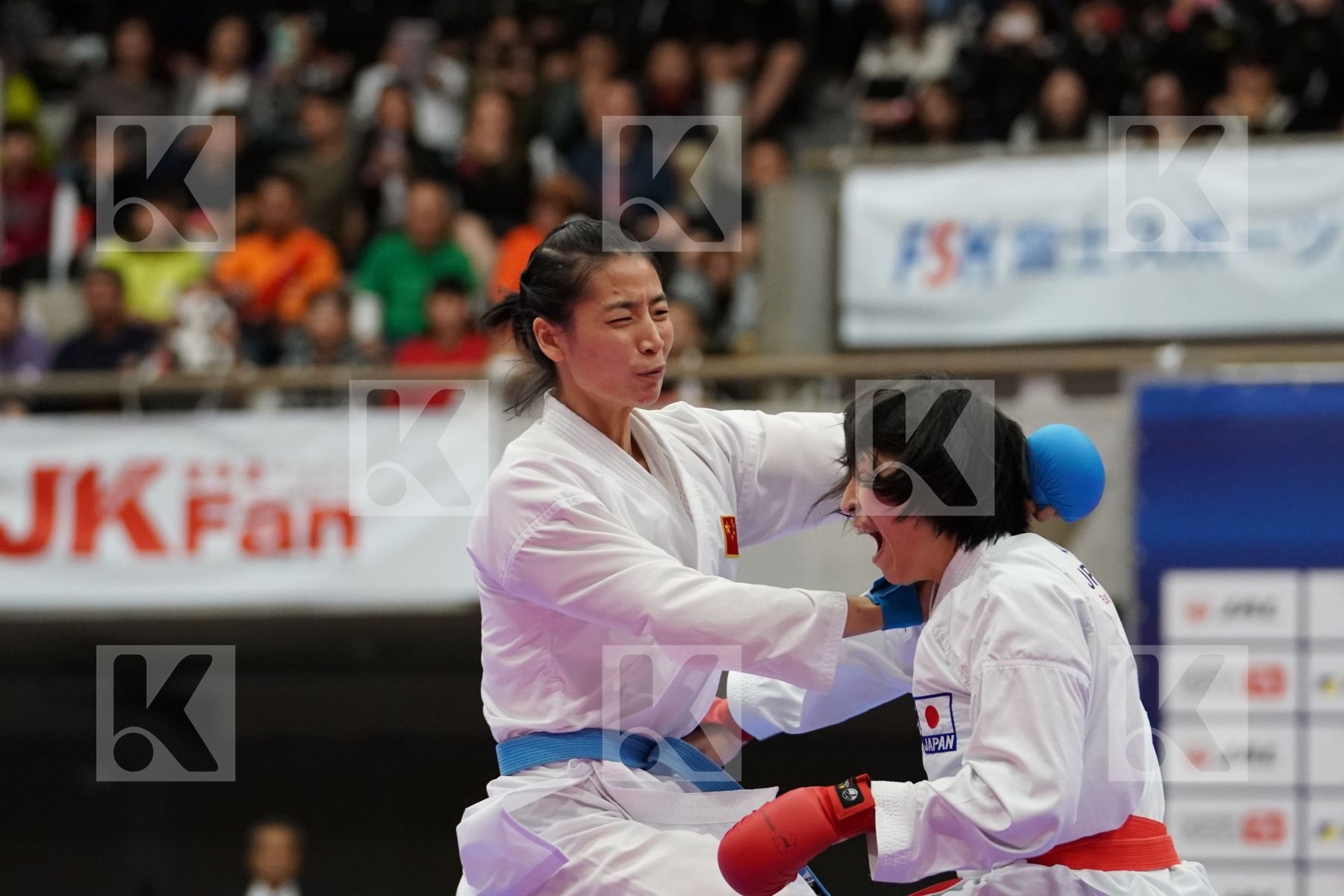 SOMEYA MAYUMI (JAPAN) VS YIN XIAOYAN (CHINA) in Senior Kumite Ð 61 Kg - Bronze bout