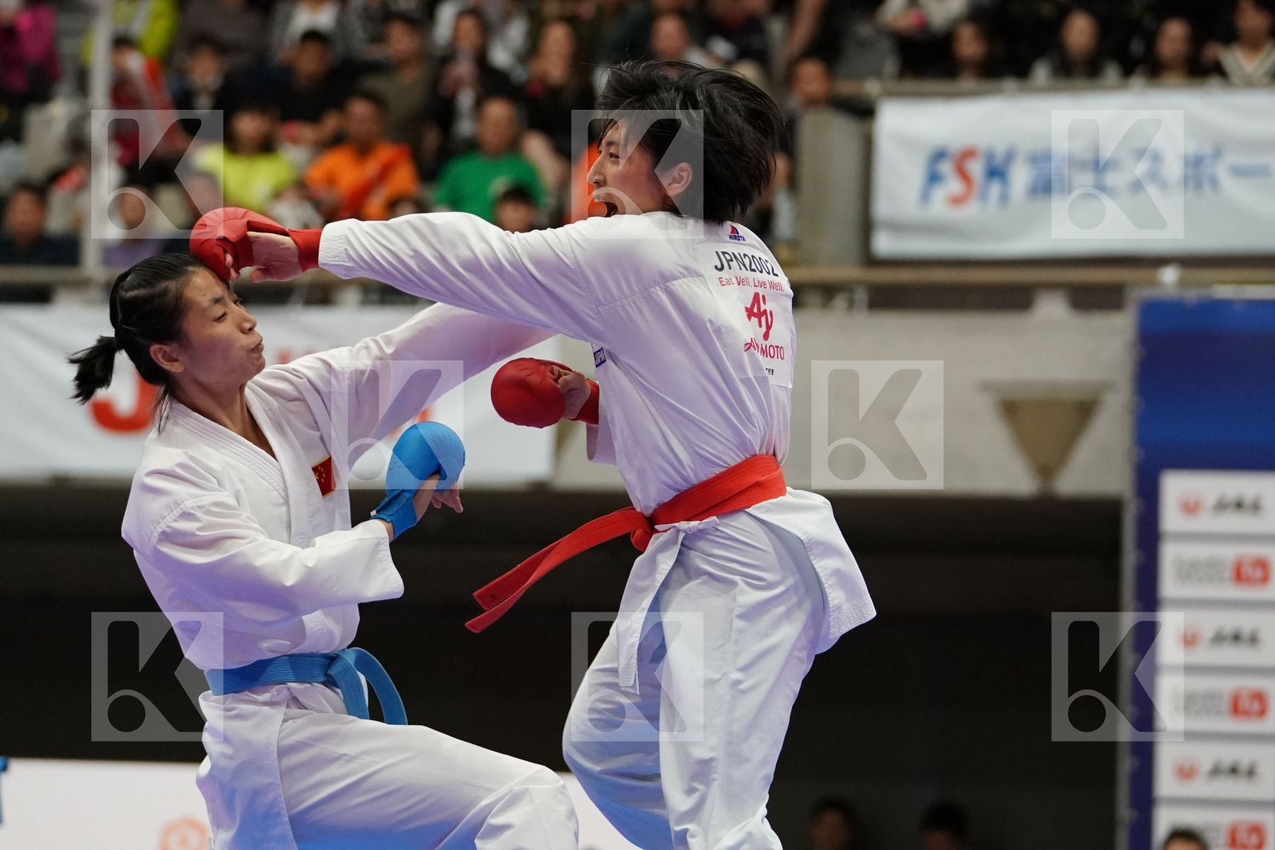 SOMEYA MAYUMI (JAPAN) VS YIN XIAOYAN (CHINA) in Senior Kumite Ð 61 Kg - Bronze bout