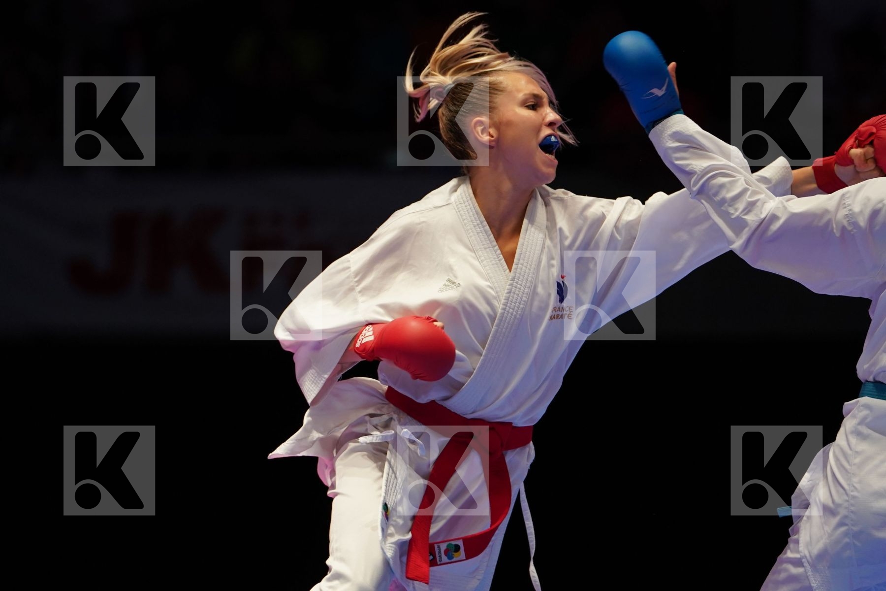 PHILIPPE GWENDOLINE (FRANCE) VS GRANDE ALEXANDRA (WKF3) in Senior Kumite Ð 61 Kg - Gold bout