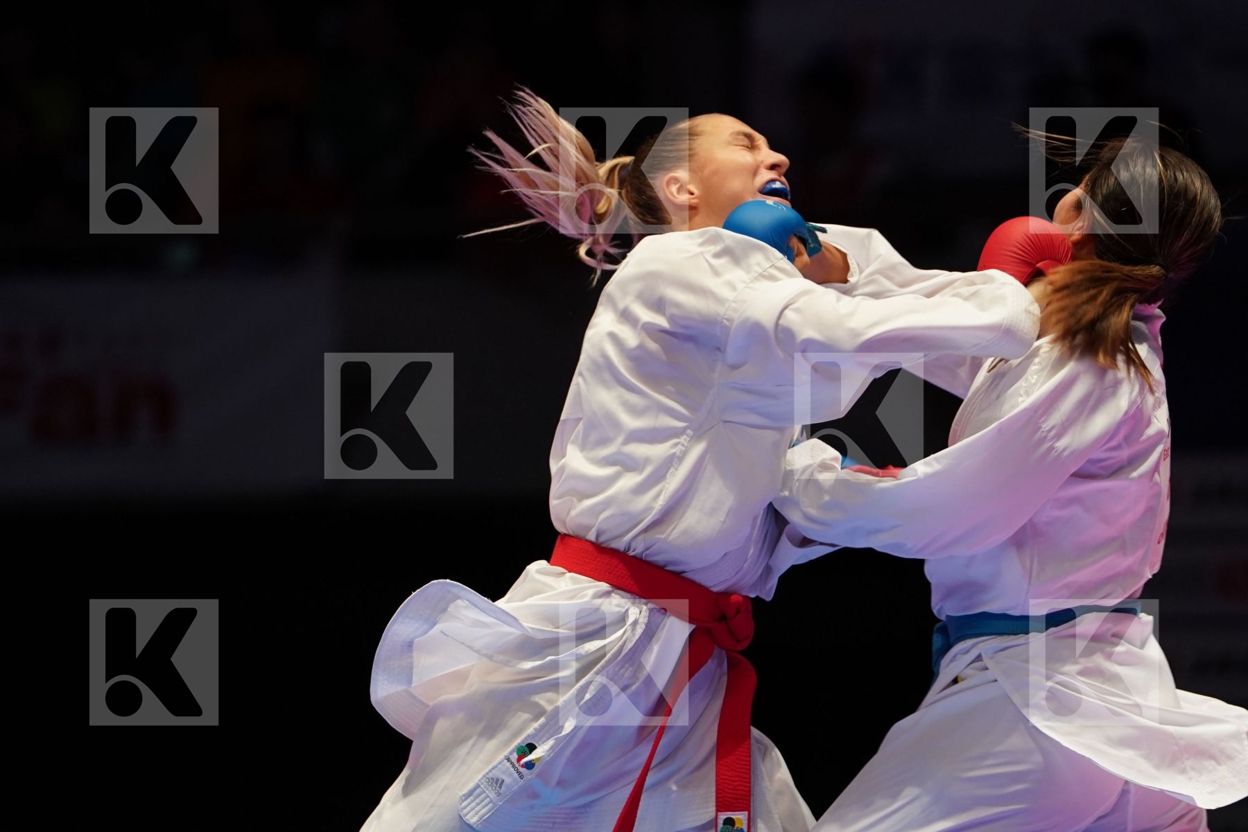 PHILIPPE GWENDOLINE (FRANCE) VS GRANDE ALEXANDRA (WKF3) in Senior Kumite Ð 61 Kg - Gold bout