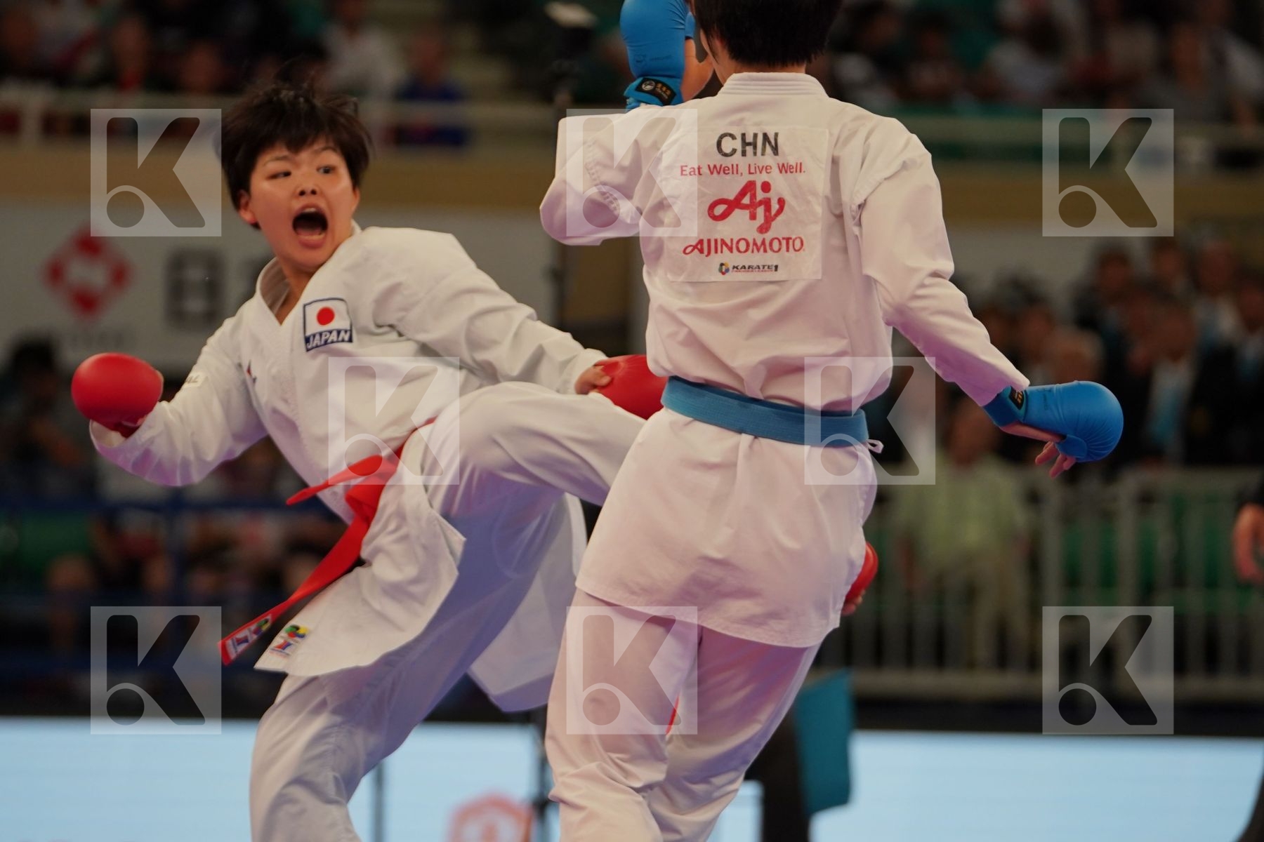 SUZUKI MAYA (JAPAN) vs YIN XIAOYAN (CHINA) in Senior Kumite -61 Kg - Bronze bout
