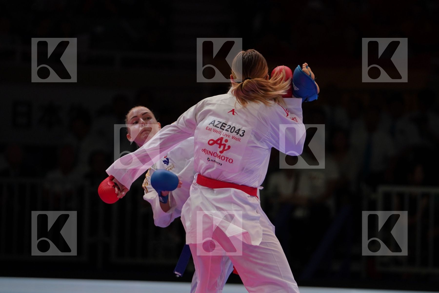 ZARETSKA IRINA (AZERBAIJAN) vs AGIER ALIZEE (FRANCE) in Senior Kumite -68 Kg - Gold bout