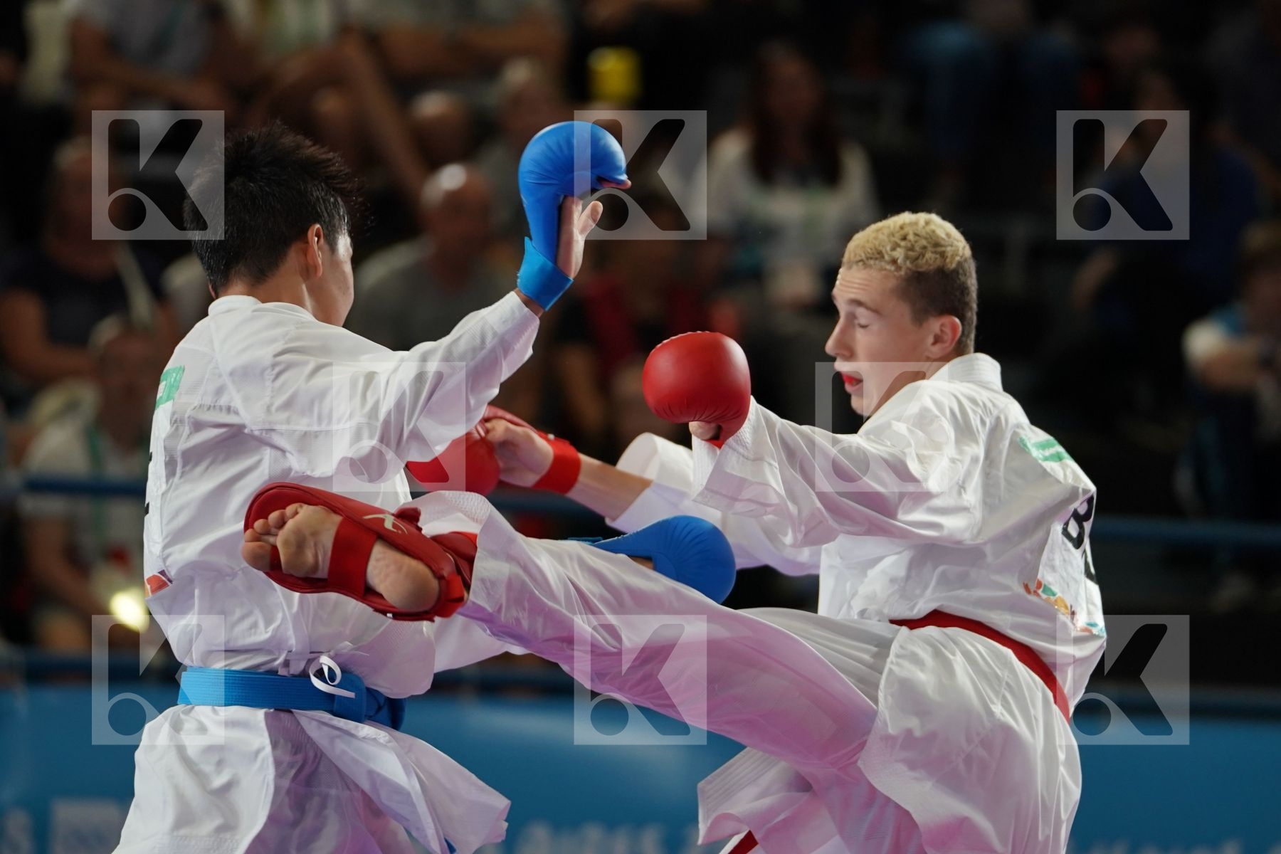 QUENTIN MAHAUDEN (BELGIUM) vs ABILMANSUR BATYRGALI (KAZAKHSTAN) in Junior Kumite Male Ð 68 Kg - Semifinal