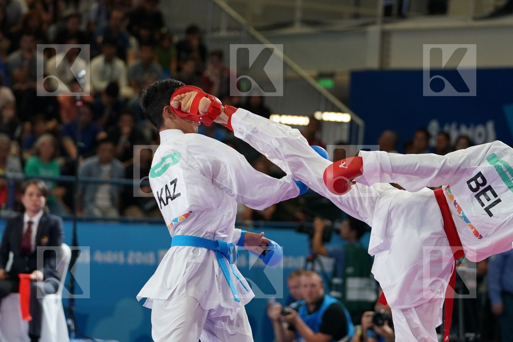 QUENTIN MAHAUDEN (BELGIUM) vs ABILMANSUR BATYRGALI (KAZAKHSTAN) in Junior Kumite Male Ð 68 Kg - Semifinal