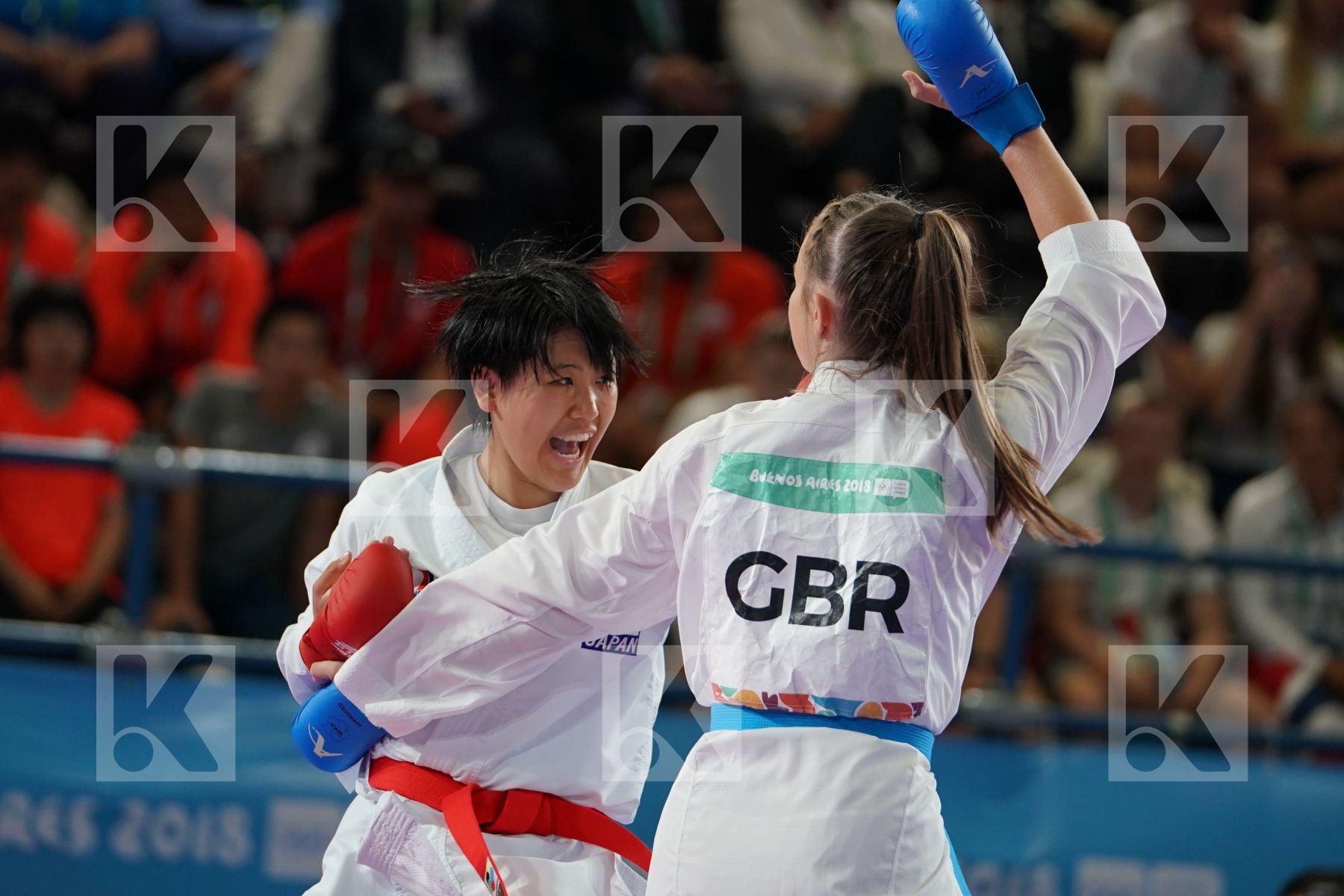 SAKURA SAWASHIMA (JAPAN) vs LAUREN PAIGE SALISBURY (GREAT BRITAIN) in Junior Kumite Female 59+ Kg - Semifinal