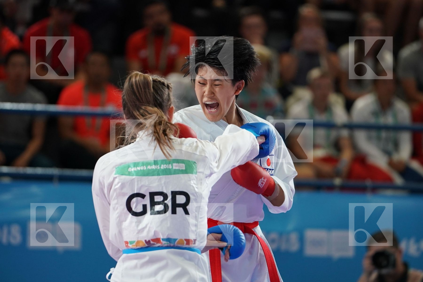 SAKURA SAWASHIMA (JAPAN) vs LAUREN PAIGE SALISBURY (GREAT BRITAIN) in Junior Kumite Female 59+ Kg - Semifinal
