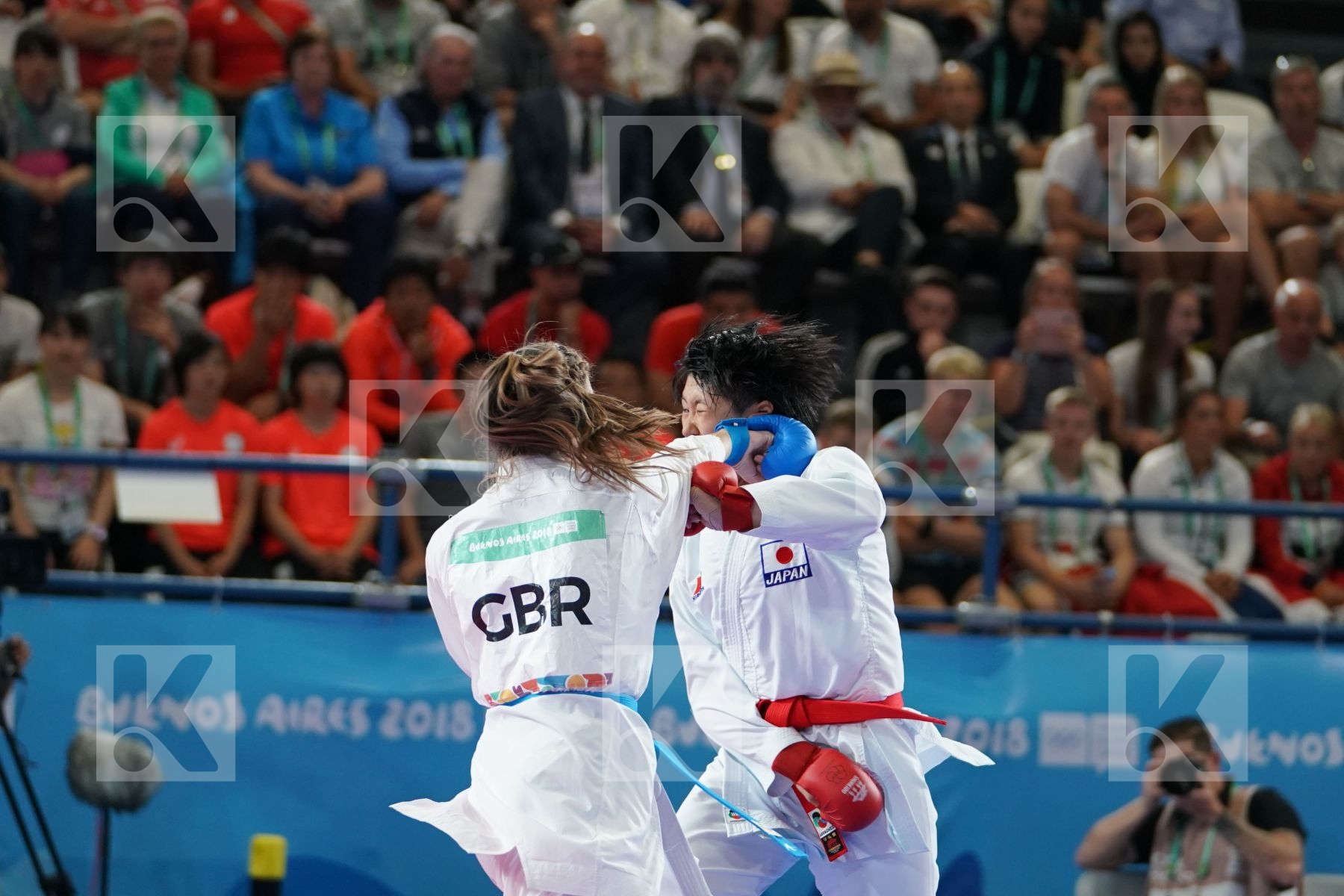 SAKURA SAWASHIMA (JAPAN) vs LAUREN PAIGE SALISBURY (GREAT BRITAIN) in Junior Kumite Female 59+ Kg - Semifinal