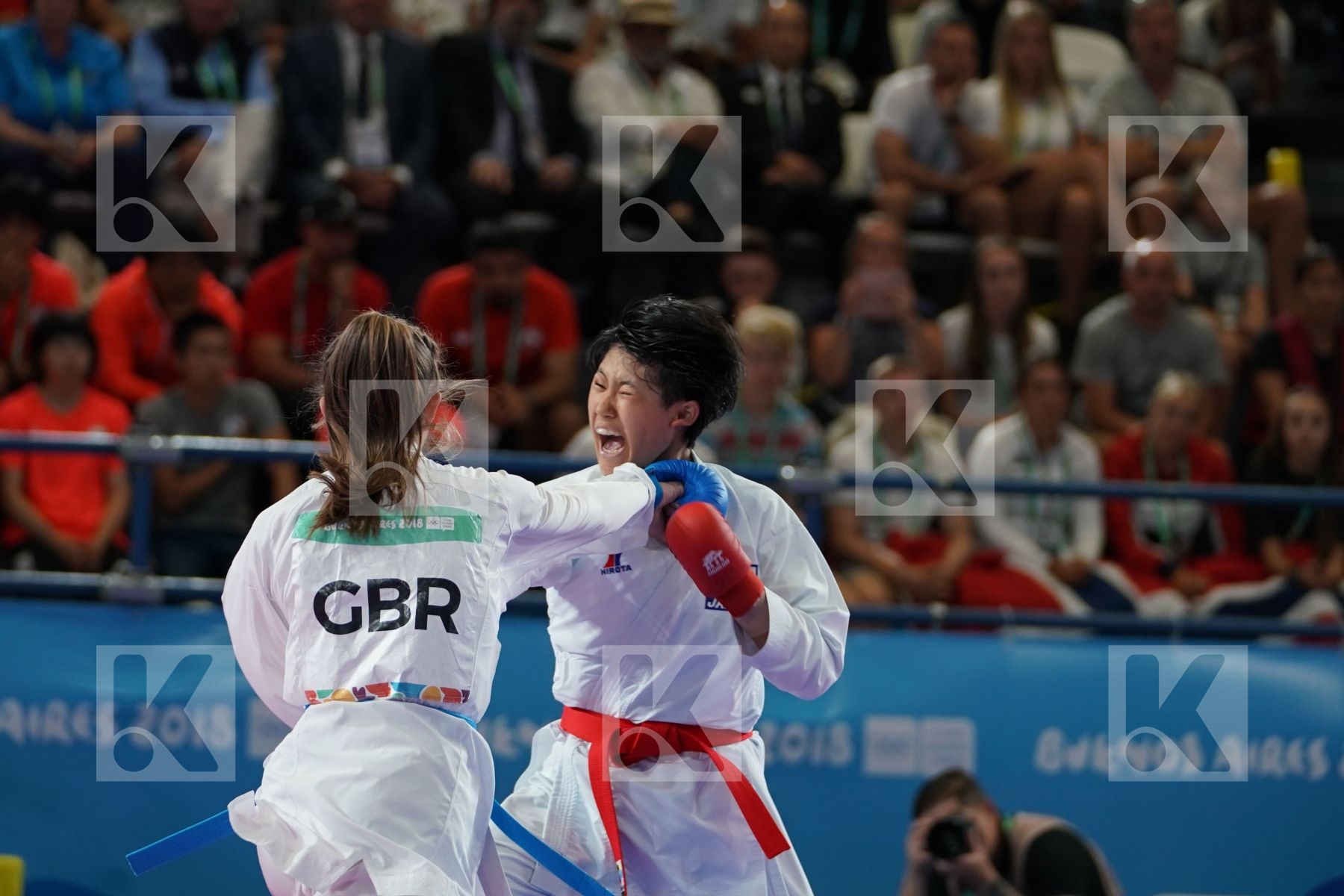 SAKURA SAWASHIMA (JAPAN) vs LAUREN PAIGE SALISBURY (GREAT BRITAIN) in Junior Kumite Female 59+ Kg - Semifinal