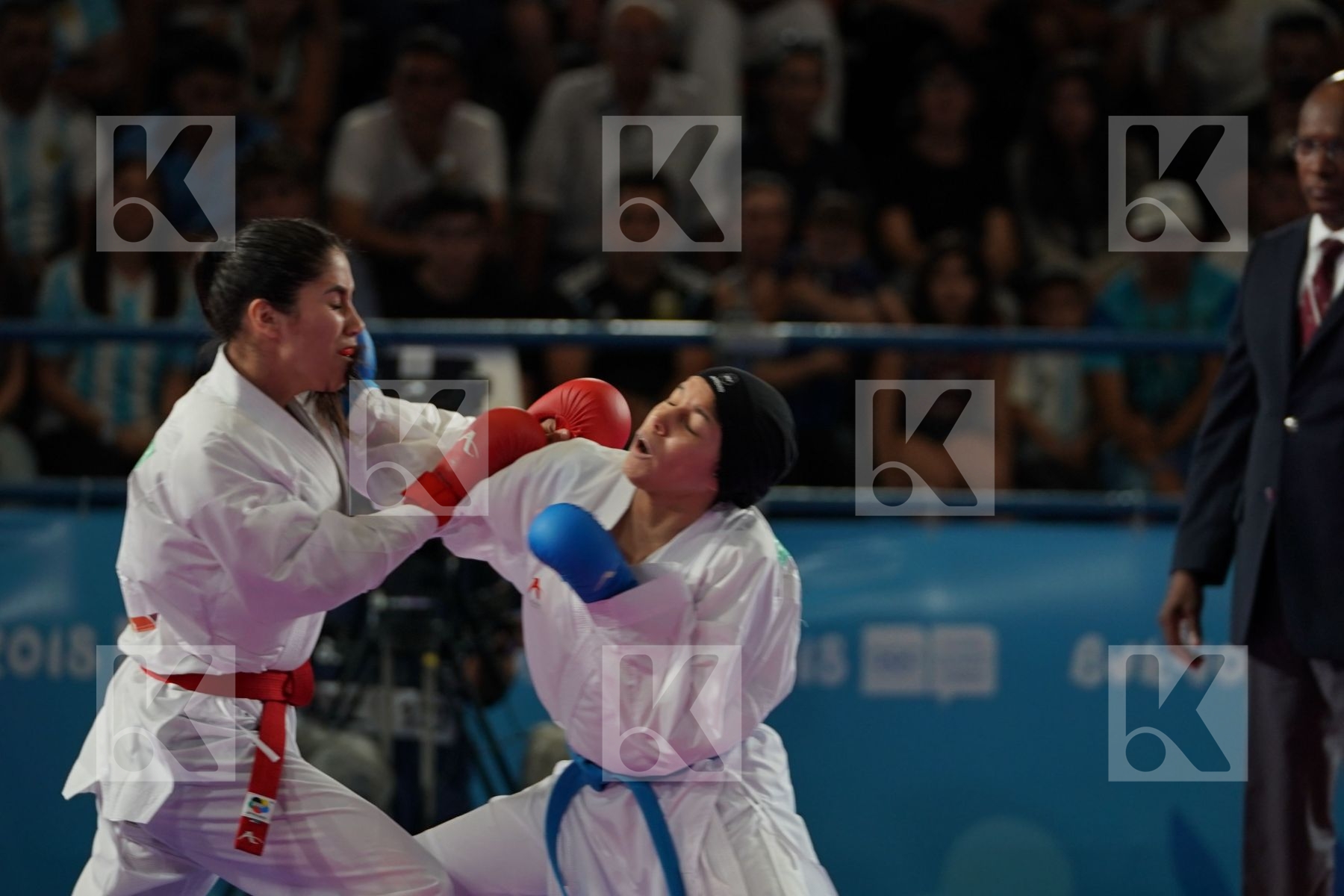 CATALINA VALDE?S (CHILE) Vs YASMIN NASR (EGYPT) in Junior Kumite Female -53Kg - Semifinal