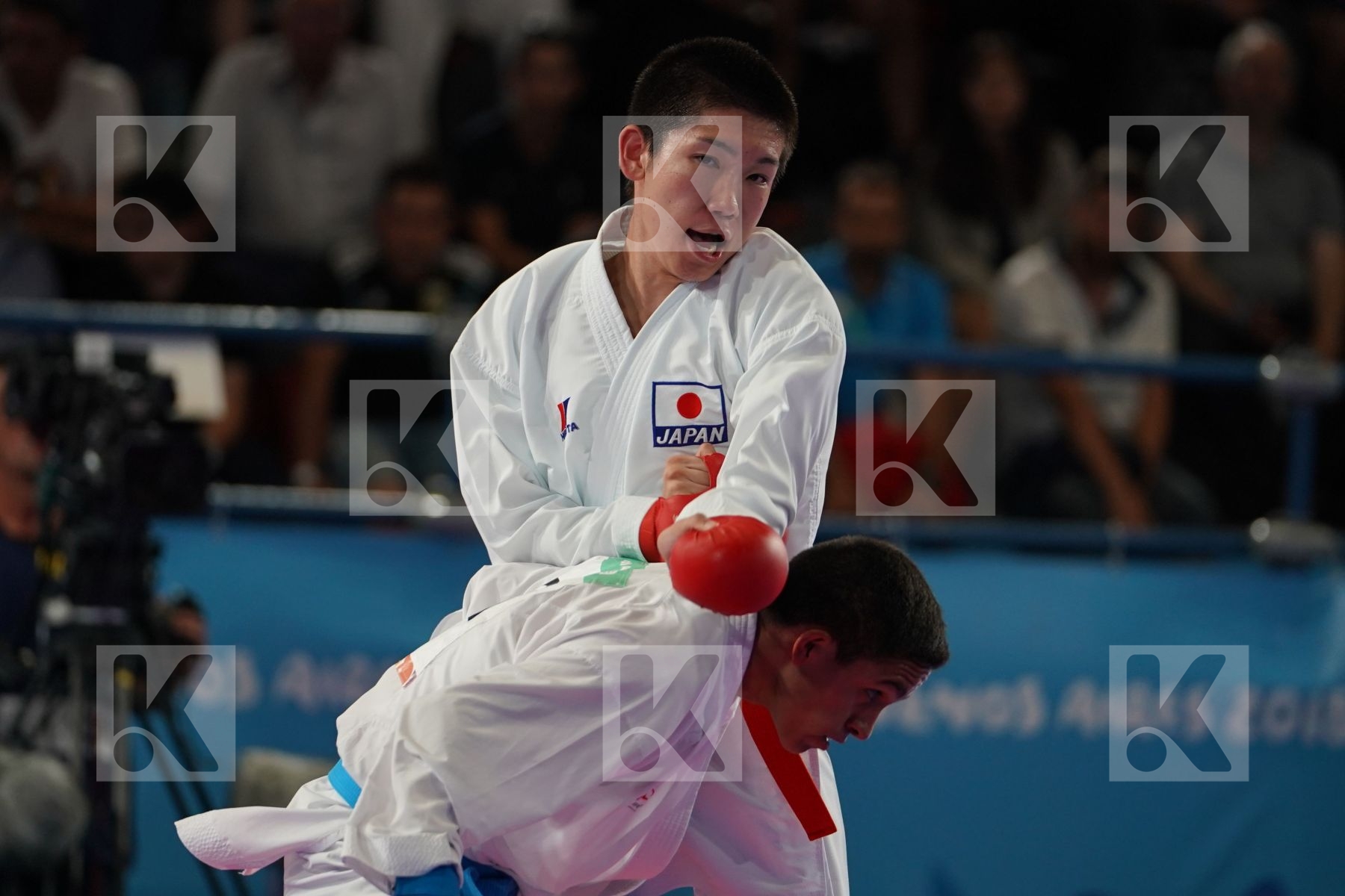 MASAKI YAMAOKA (JAPAN) Vs PEDRO PABLO DE LA ROCA (GUATEMALA) in Junior Kumite Male Ð 61 Kg - Semifinal