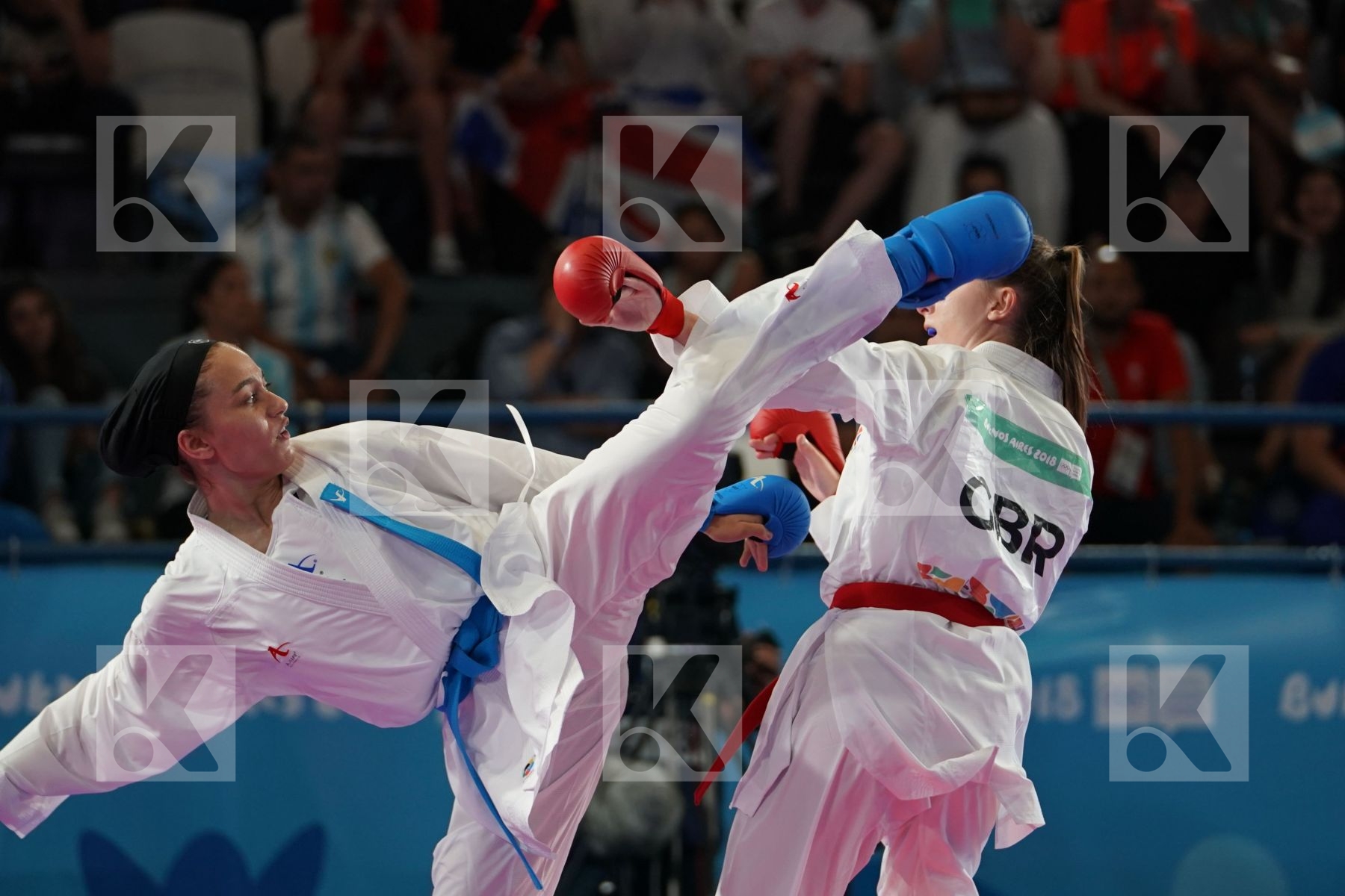 CHARLOTTE HOPE (GREAT BRITAIN) Vs MOBINA HEYDARIOZOMECHELOE (IRAN) in Junior Kumite Female - 59 Kg - Semifinal