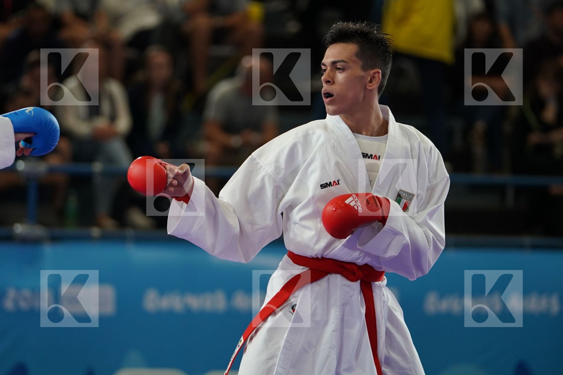 ROSARIO RUGGIERO (ITALY) vs ROBERT SHYROIAN (UKRAINE) in Junior Kumite Male Ð 68 Kg - Qualification