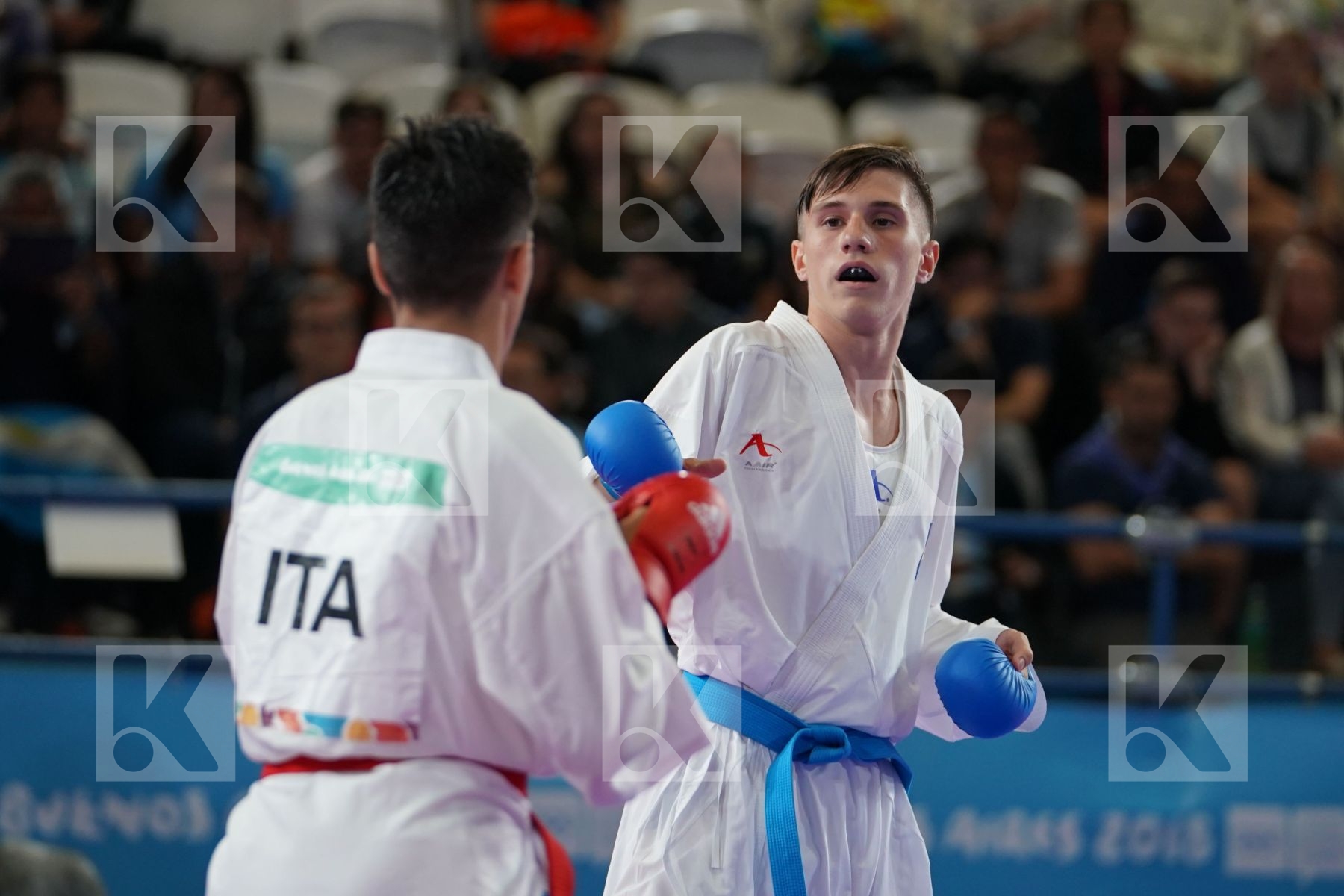 ROSARIO RUGGIERO (ITALY) vs ROBERT SHYROIAN (UKRAINE) in Junior Kumite Male Ð 68 Kg - Qualification