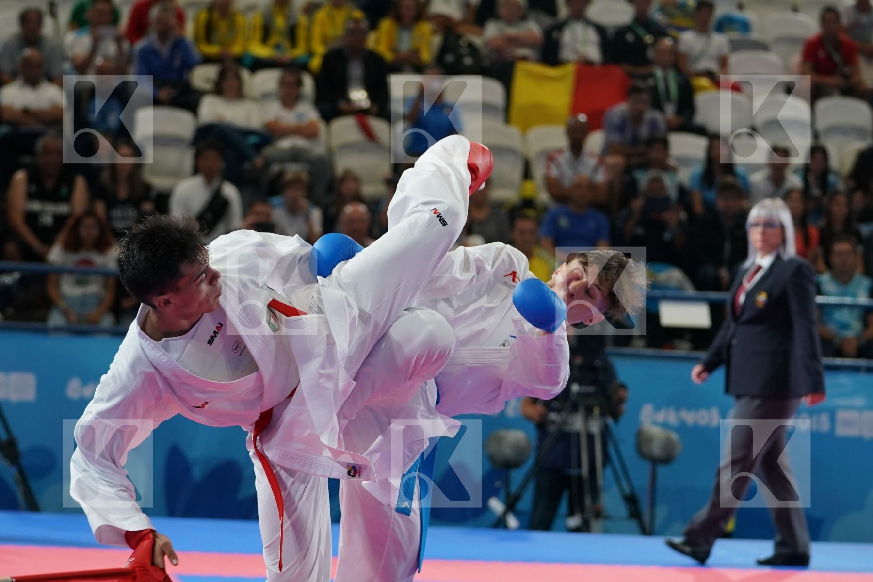 ROSARIO RUGGIERO (ITALY) vs ROBERT SHYROIAN (UKRAINE) in Junior Kumite Male Ð 68 Kg - Qualification