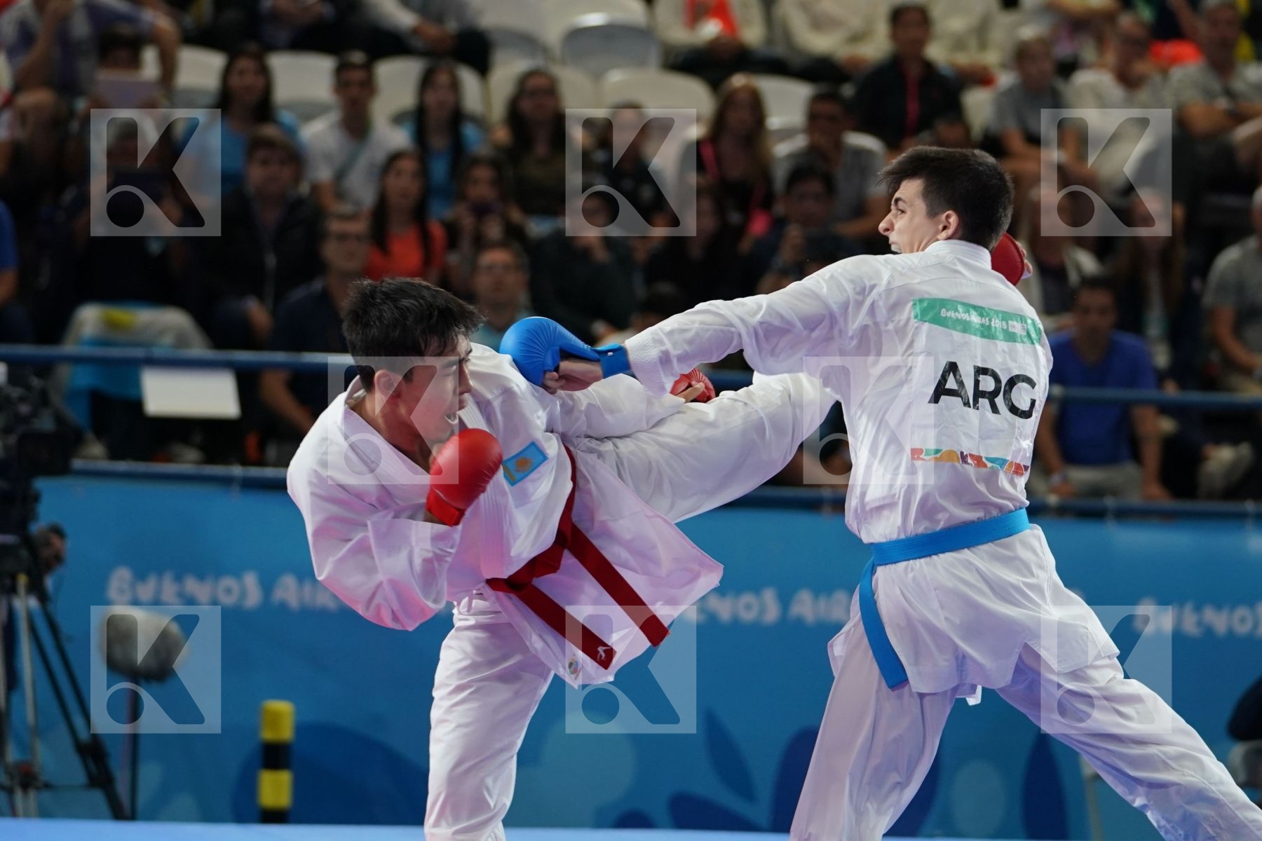 ABILMANSUR BATYRGALI (KAZAKHSTAN) vs JUAN SALSENCH (ARGENTINA) in Junior Kumite Male Ð 68 Kg - Qualification