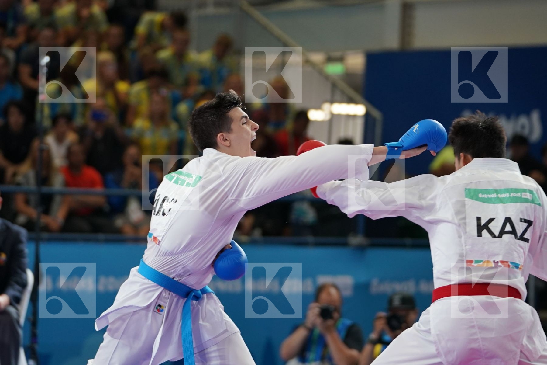 ABILMANSUR BATYRGALI (KAZAKHSTAN) vs JUAN SALSENCH (ARGENTINA) in Junior Kumite Male Ð 68 Kg - Qualification