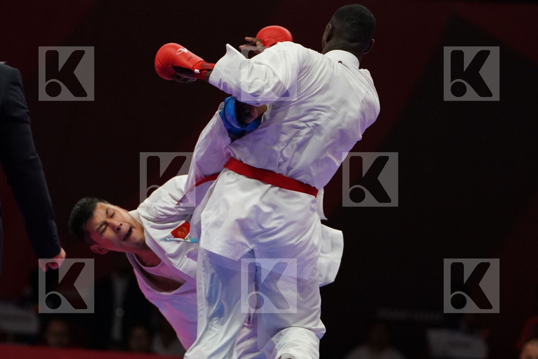 TAREG ALI HAMEDI (SAUDI ARABIA) vs THODNY PHONGSAMPHAN (LAO PEOPLE`S DEMOCRATIC REPUBLIC) in Senior Kumite 84+ Kg - Bronze bout