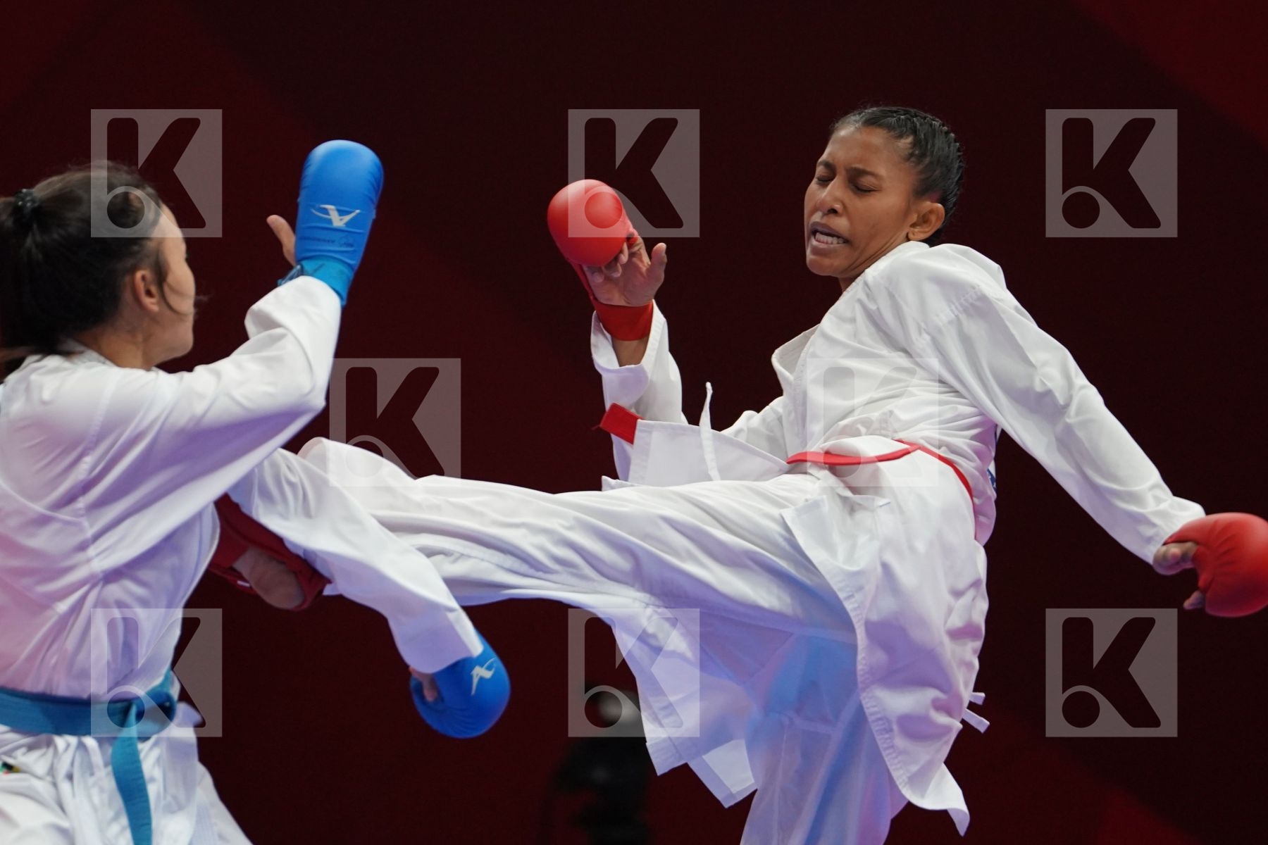 SYAKILLA SALNI JEFRY KRISNAN (MALAYSIA) vs SABINA ZAKHAROVA (KAZAKHSTAN) in Senior Kumite -55 Kg - Qualification