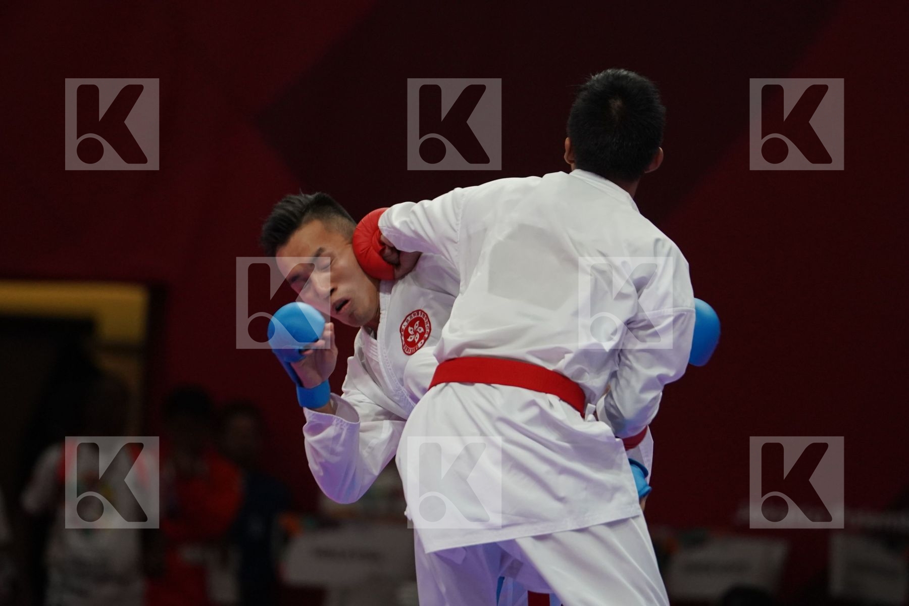 RIFKI ARDIANSYAH ARROSYIID (INDONESIA) vs CHUN HO LEE (HONG KONG) in Senior Kumite -60 Kg - Qualification