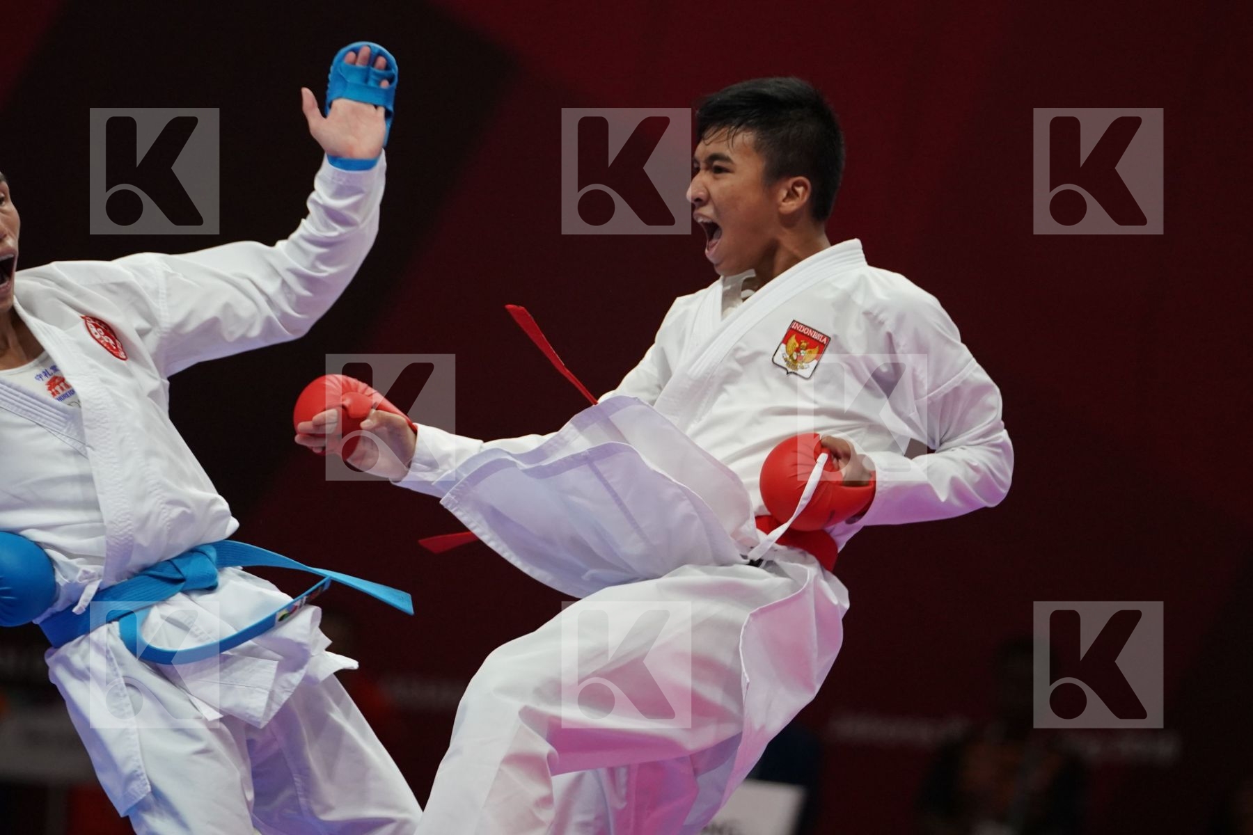 RIFKI ARDIANSYAH ARROSYIID (INDONESIA) vs CHUN HO LEE (HONG KONG) in Senior Kumite -60 Kg - Qualification