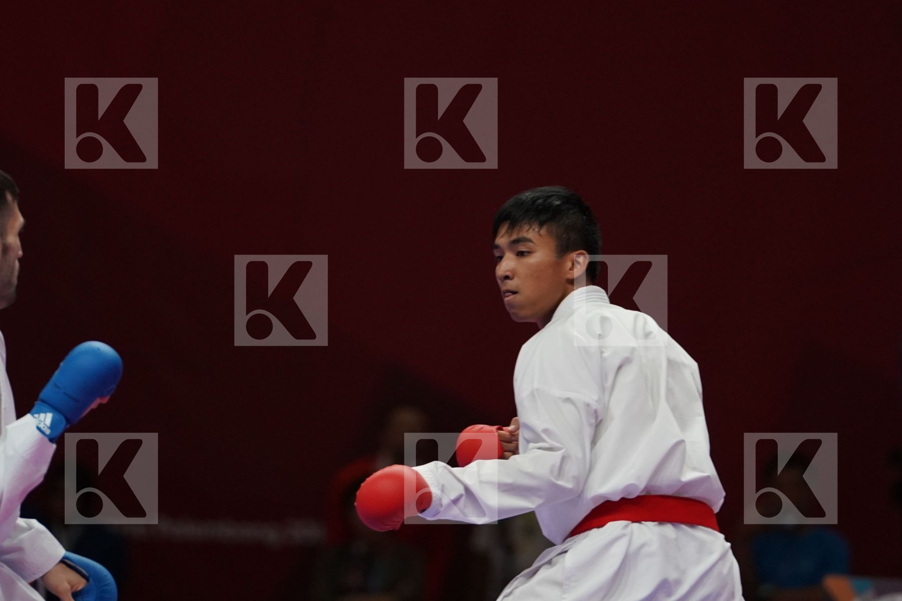 RIFKI ARDIANSYAH ARROSYIID (INDONESIA) vs AMIR MAHDI ZADEH (ISLAMIC REPUBLIC OF IRAN) in Senior Kumite -60 Kg - Final