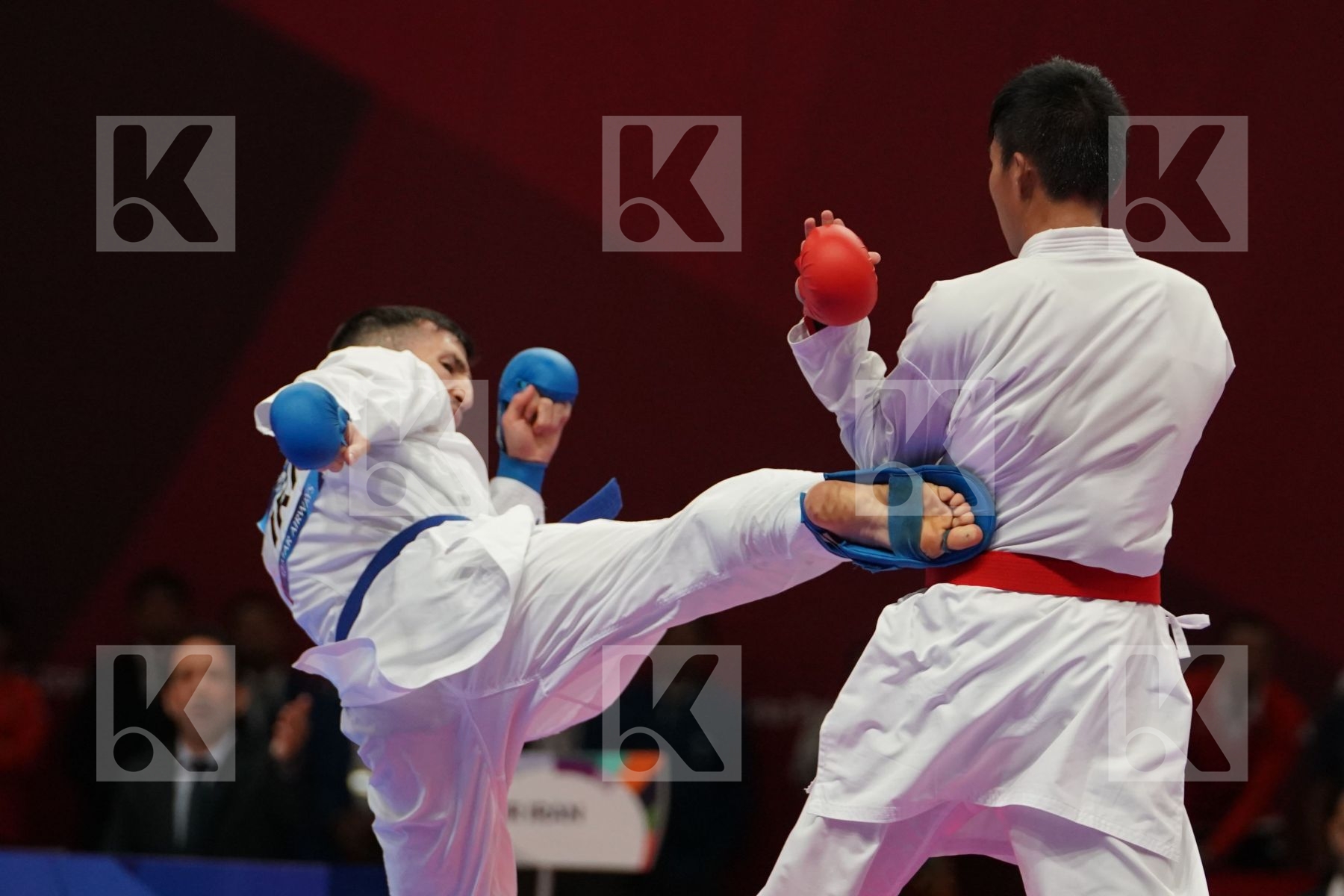 RIFKI ARDIANSYAH ARROSYIID (INDONESIA) vs AMIR MAHDI ZADEH (ISLAMIC REPUBLIC OF IRAN) in Senior Kumite -60 Kg - Final