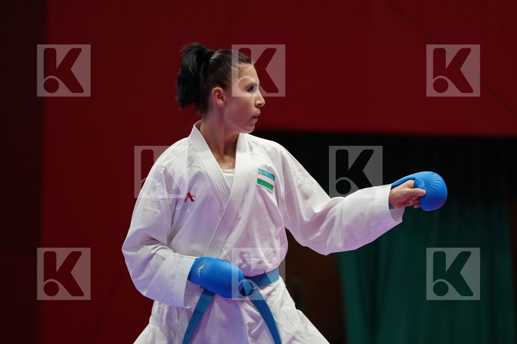 WEINING HSU (CHINESE TAIPEI) vs BARNO MIRZAEVA (UZBEKISTAN) in Senior Kumite Ð 61 Kg - Qualification