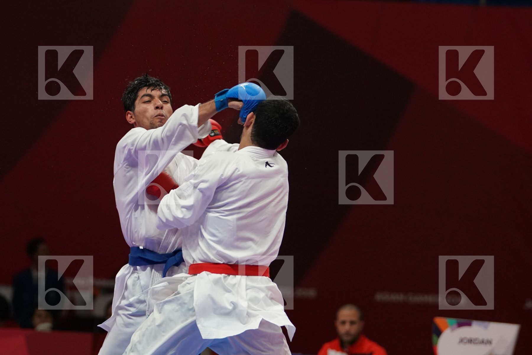 ALI ABDULAZIZ (KUWAIT) vs ABDEL RAHMAN ALMASATFA (JORDAN) in Senior Kumite -67 Kg - Qualification