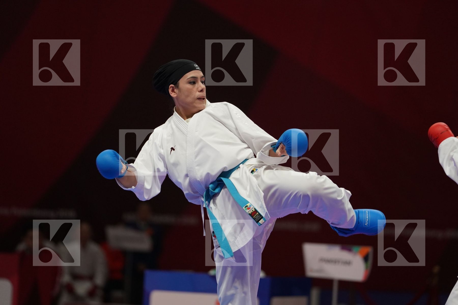 THI NGOAN NGUYEN (VIETNAM) vs KULSOOM (PAKISTAN) in Senior Kumite Ð 68 Kg - Qualification