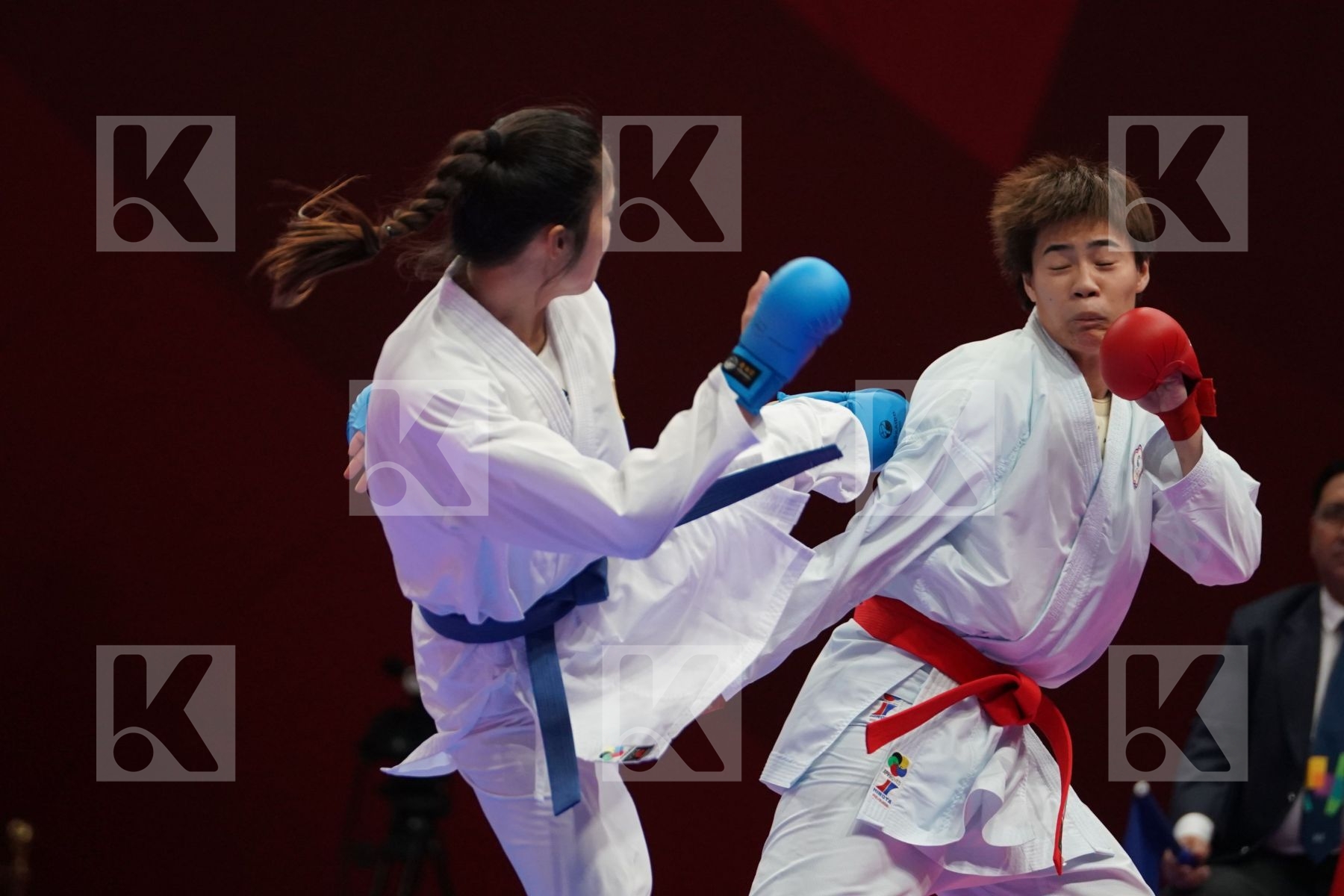 JOU CHAO (CHINESE TAIPEI) vs LINGLING TANG (CHINA) in Senior Kumite Ð 68 Kg - Qualification