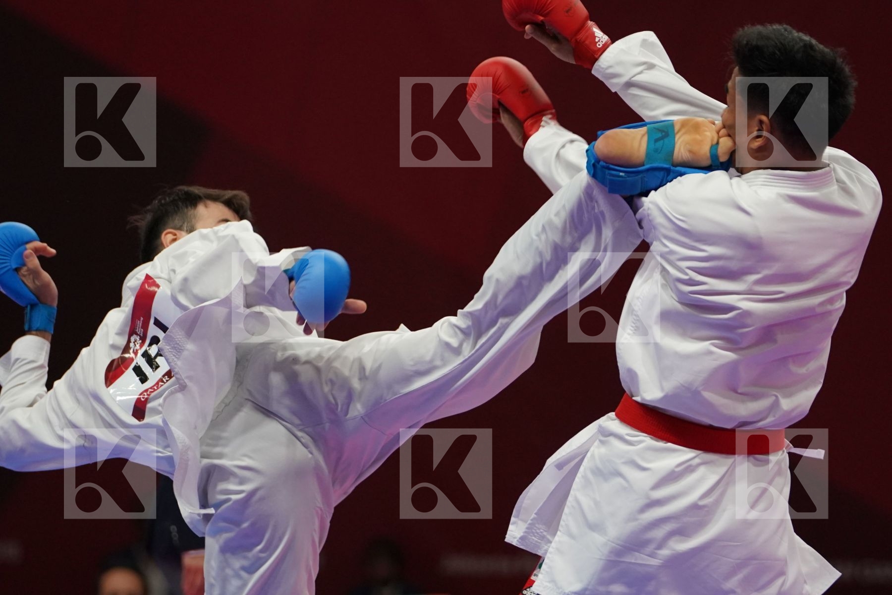 TEERAWAT PONGSAI (THAILAND) vs BAHMAN ASGARI GHONCHEH (ISLAMIC REPUBLIC OF IRAN) in Senior Kumite Ð 75 Kg - Qualification