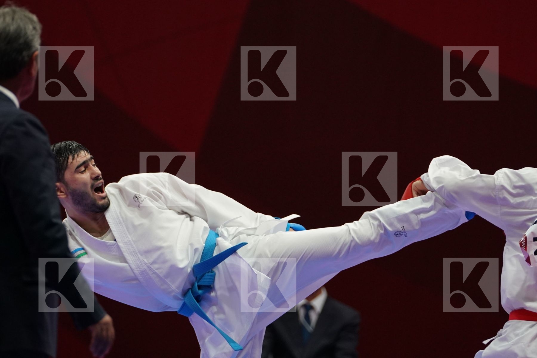 RYUTARO ARAGA (JAPAN) vs SHAKHBOZ AKHATOV (UZBEKISTAN) in Senior Kumite Ð 84 Kg - Qualification